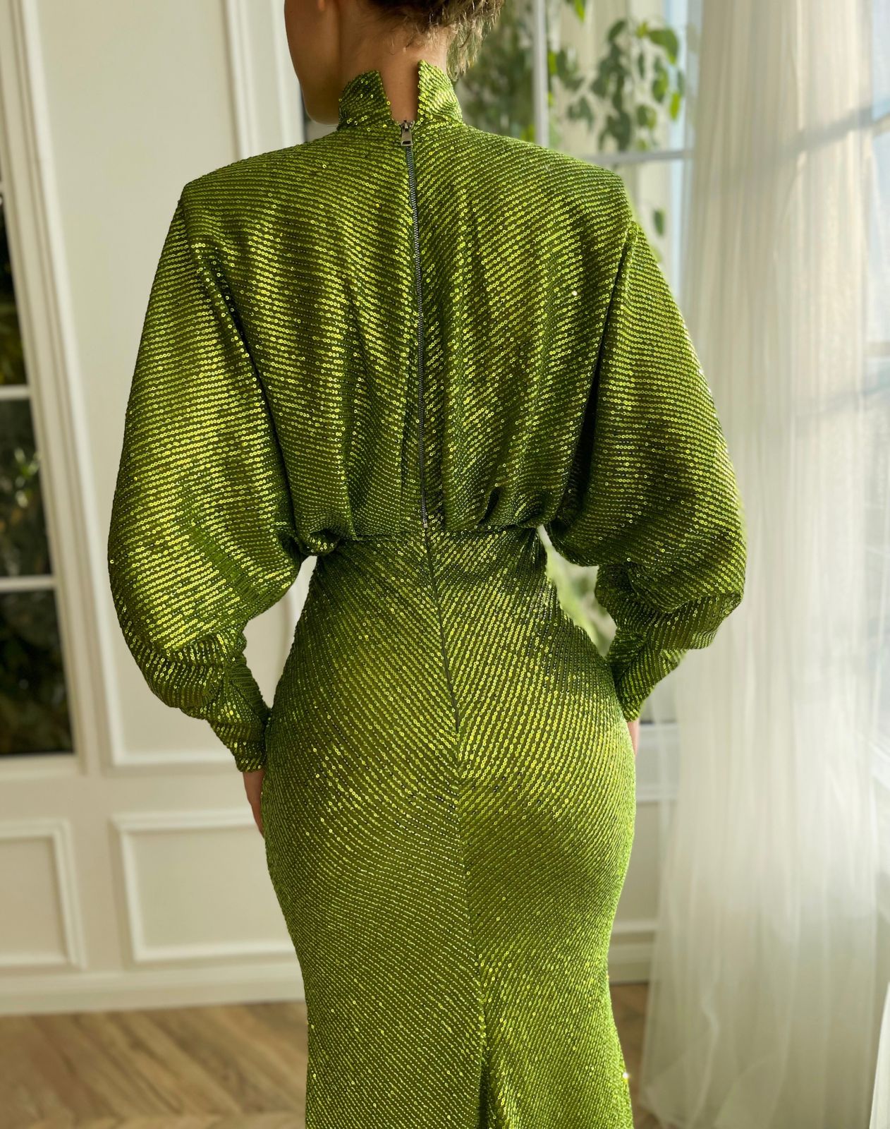 Green mermaid dress with turtle neck, sequins and long sleeves