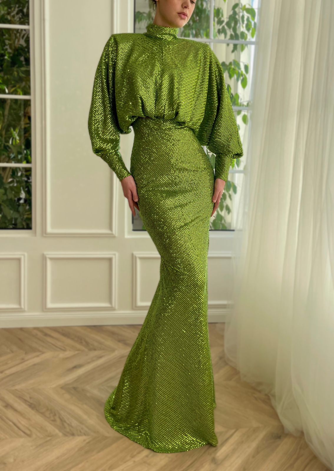 Green mermaid dress with turtle neck, sequins and long sleeves