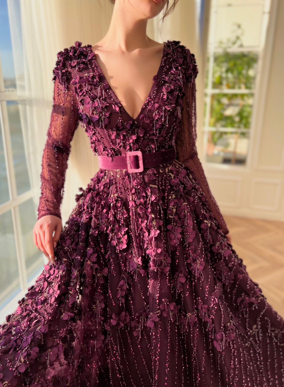 Purple dress with lace, v-neck, long sleeves and belt