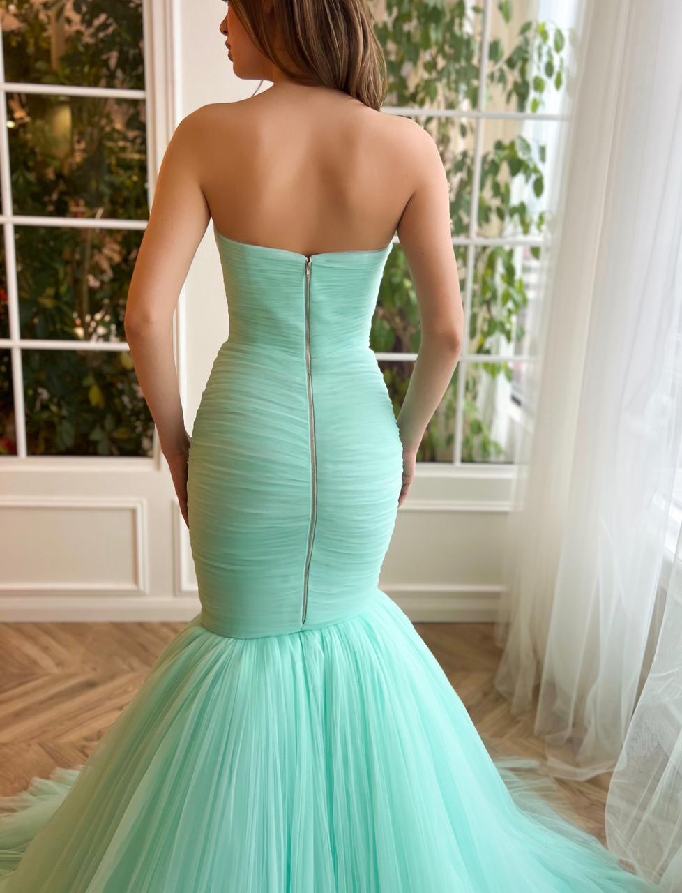Turquoise mermaid dress with no sleeves and train