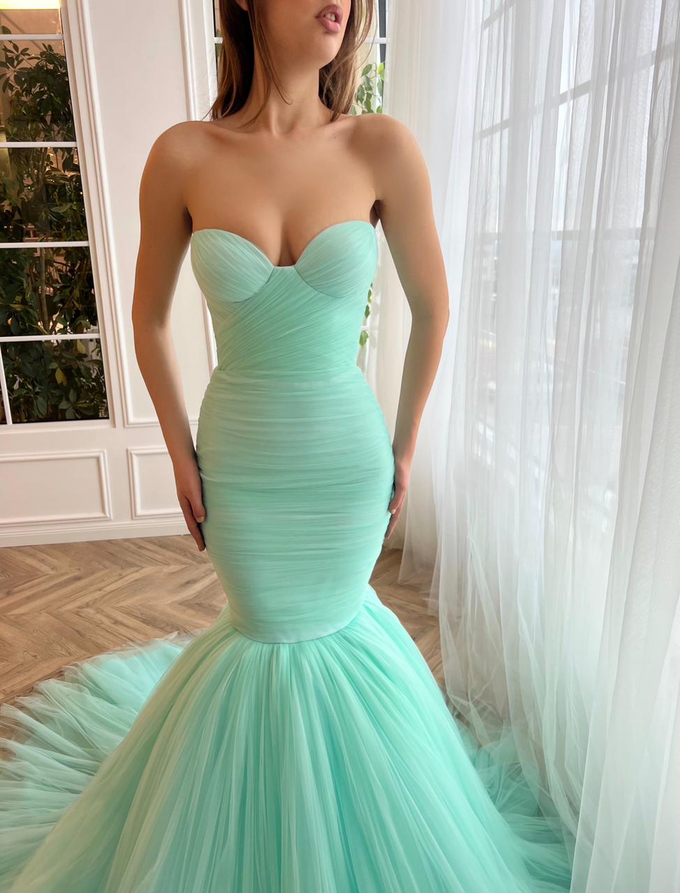 Elizabeth's Green Wedding Dress – ALEXANDRAKING
