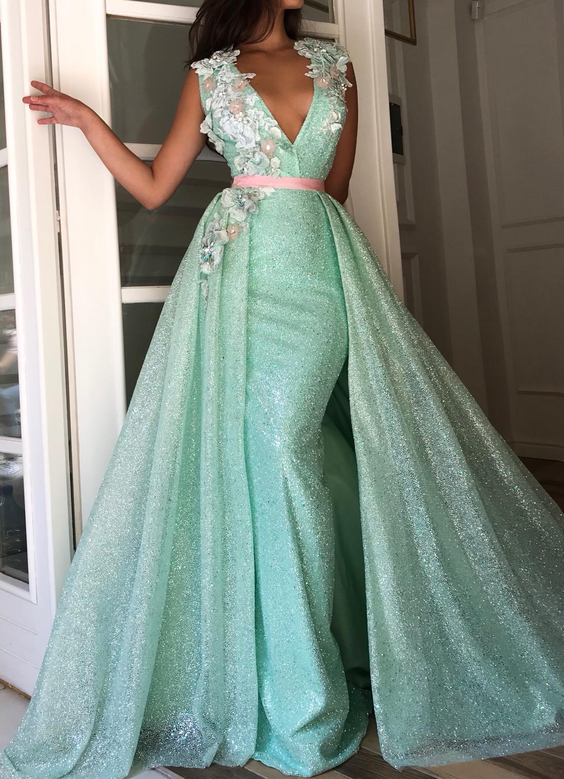 Blue overskirt dress with v-neck, no sleeves and embroidery
