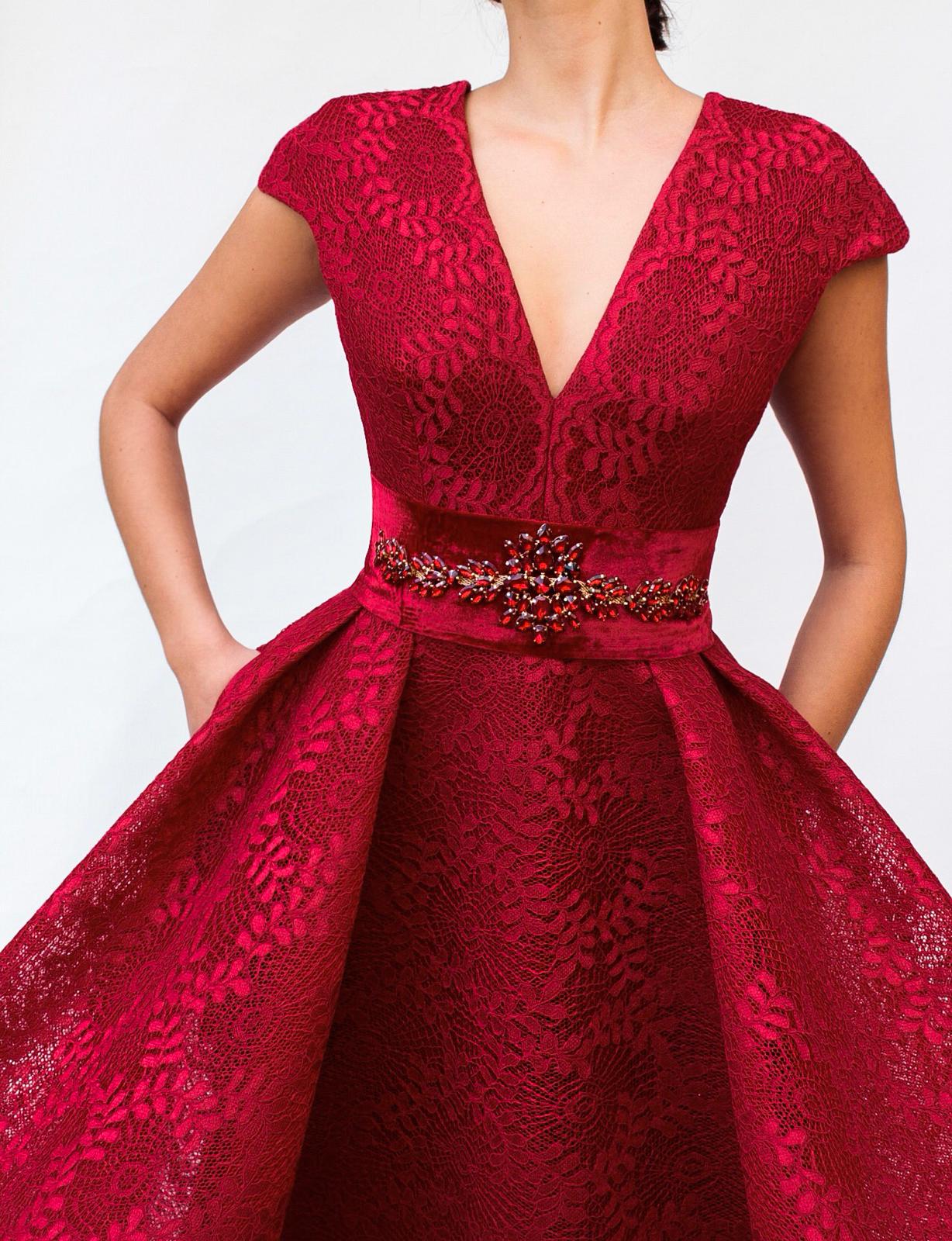 Red A-Line dress with v-neck, embroidery and no sleeves