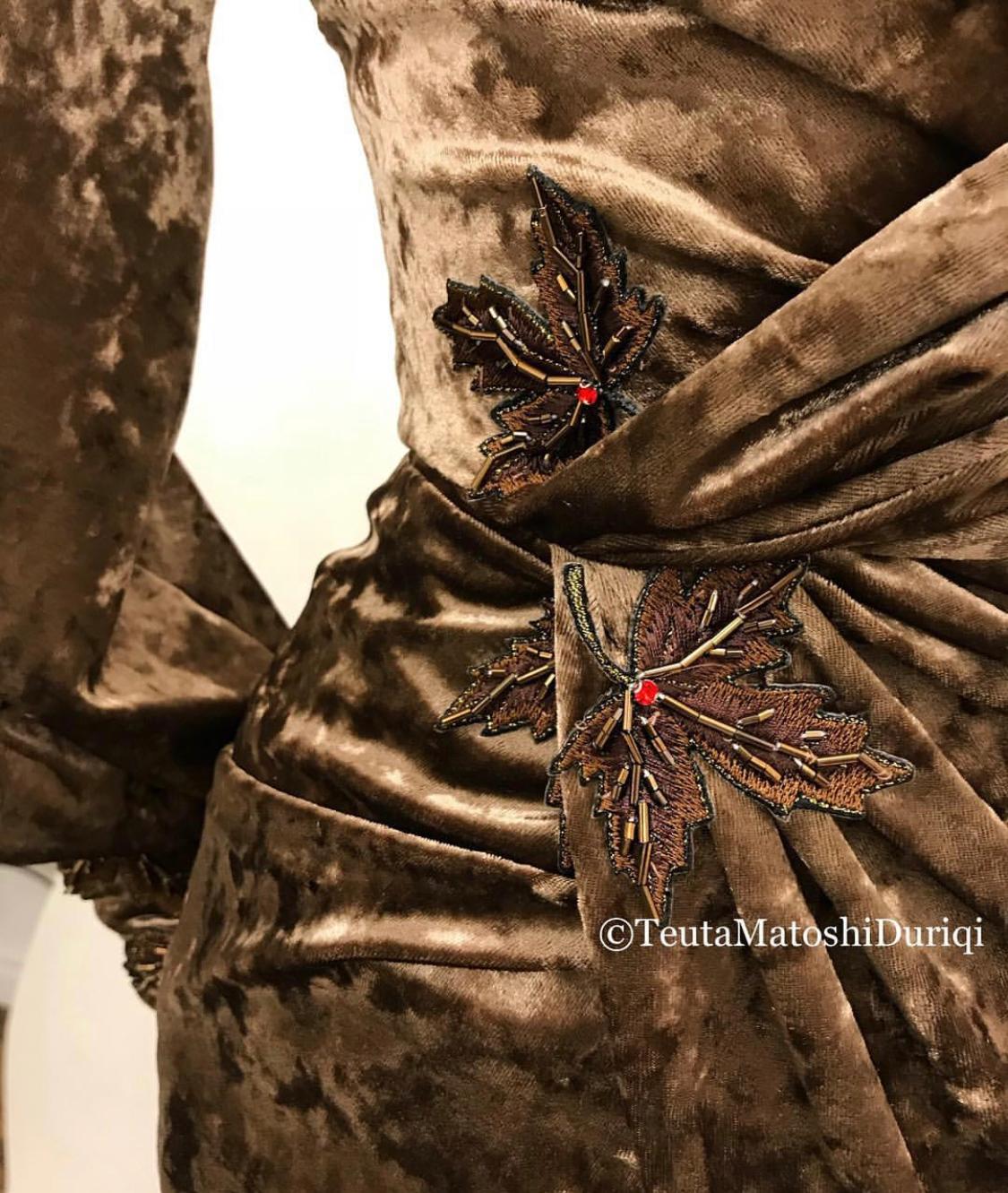Brown mermaid dress with v-neck, embroidery and long sleeves