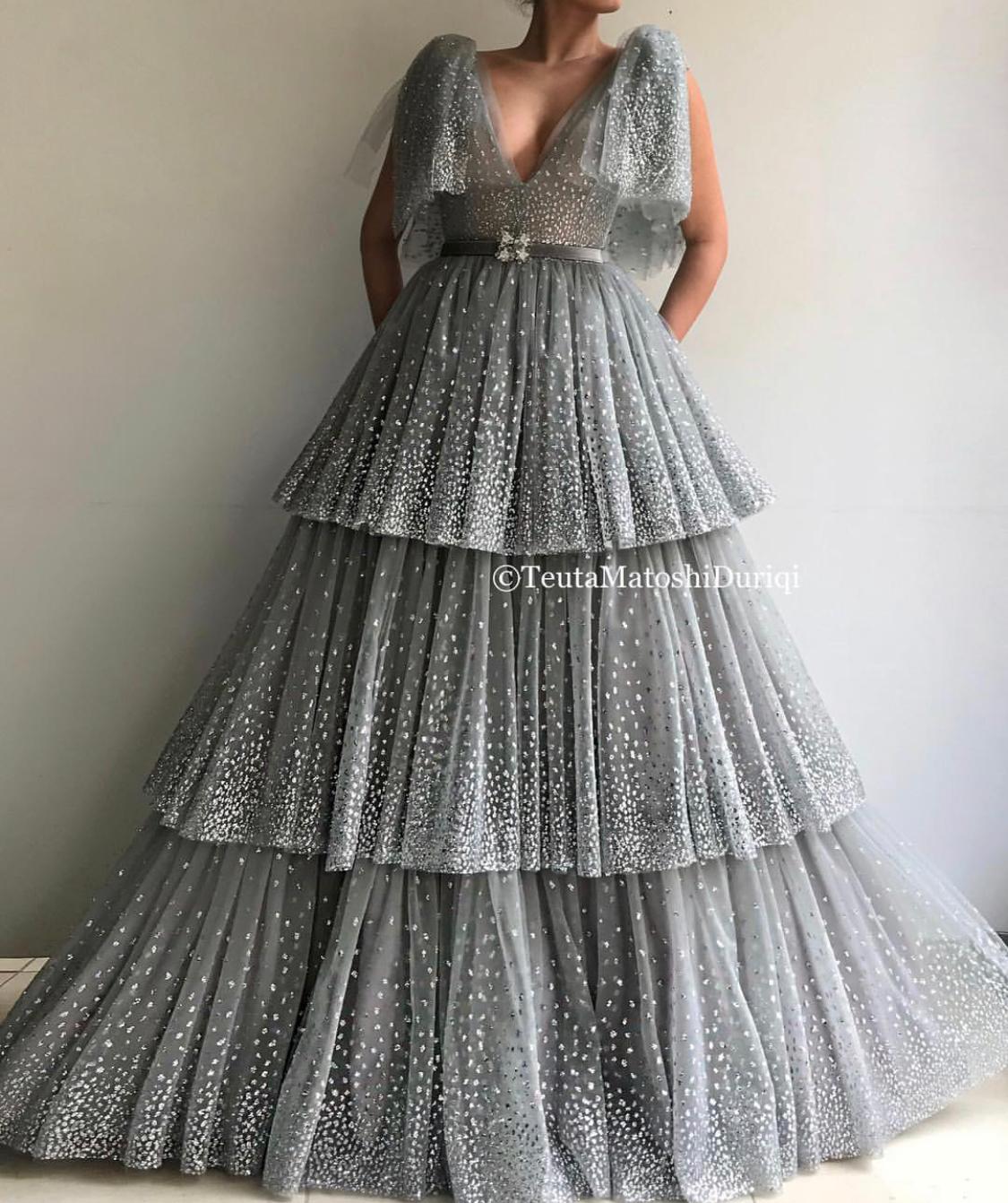 Grey A-Line dress with v-neck, no sleeves and belt