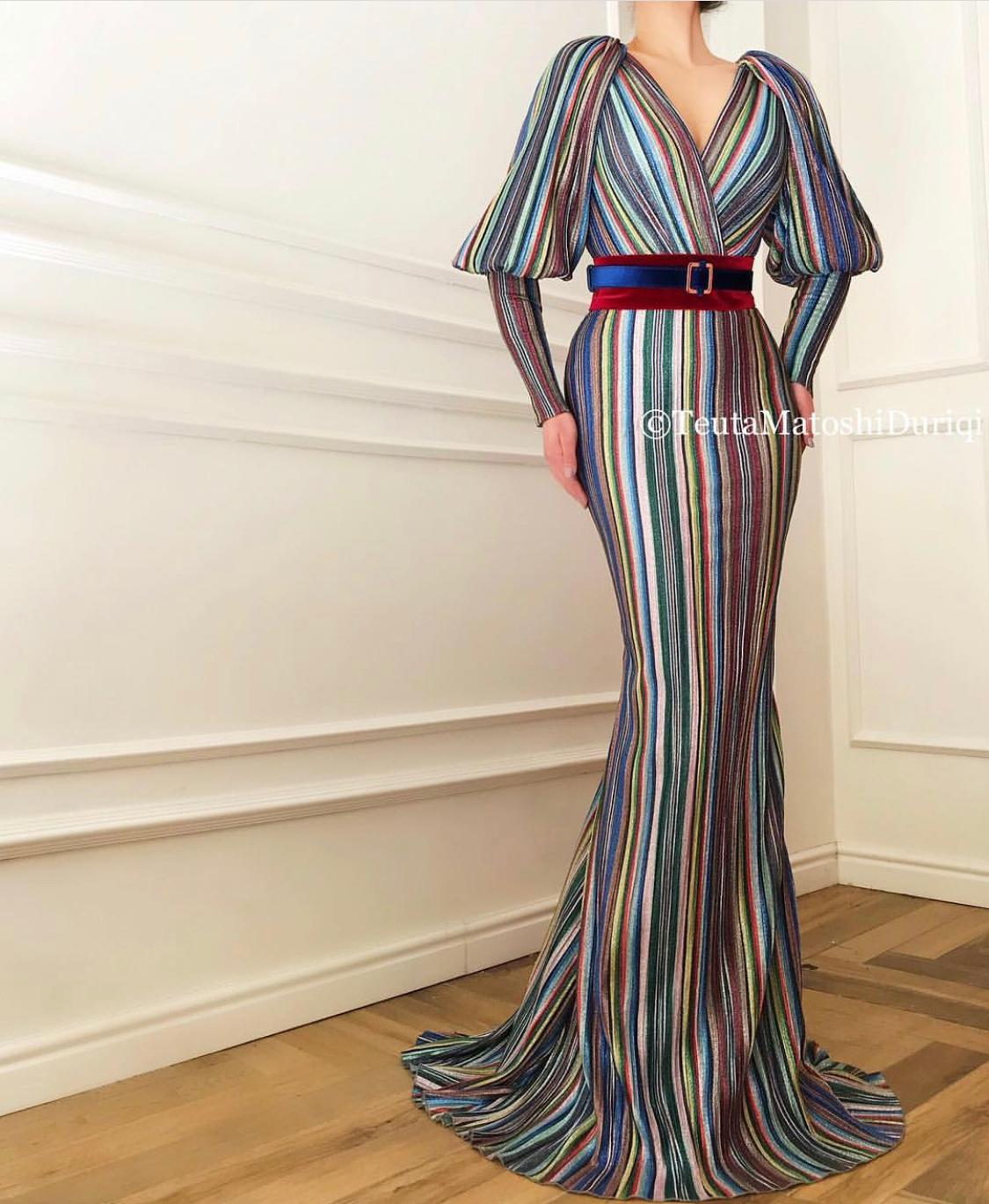 Colorful mermaid dress with v-neck, belt and long sleeves