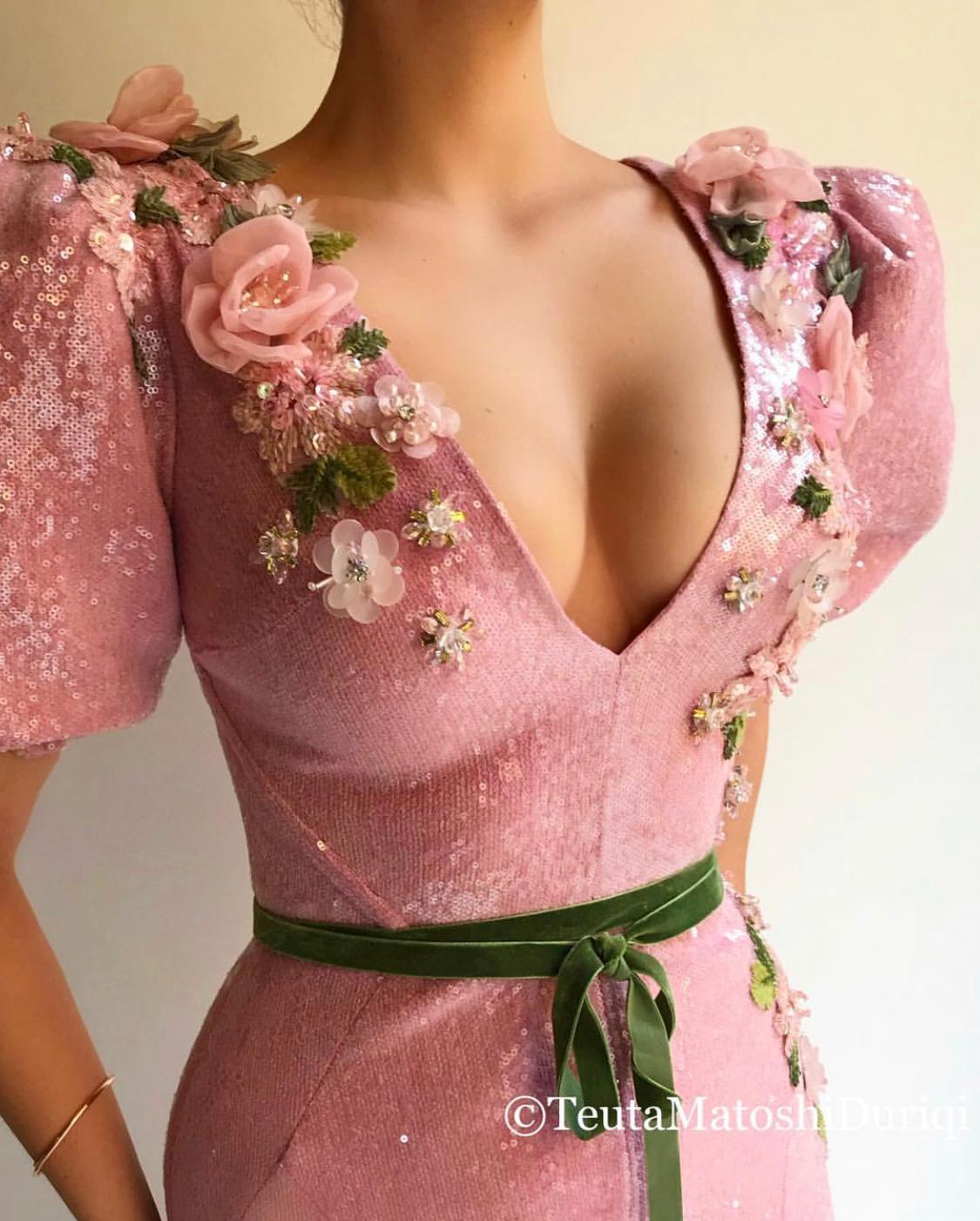Pink mermaid dress with short sleeves, v-neck and embroidery