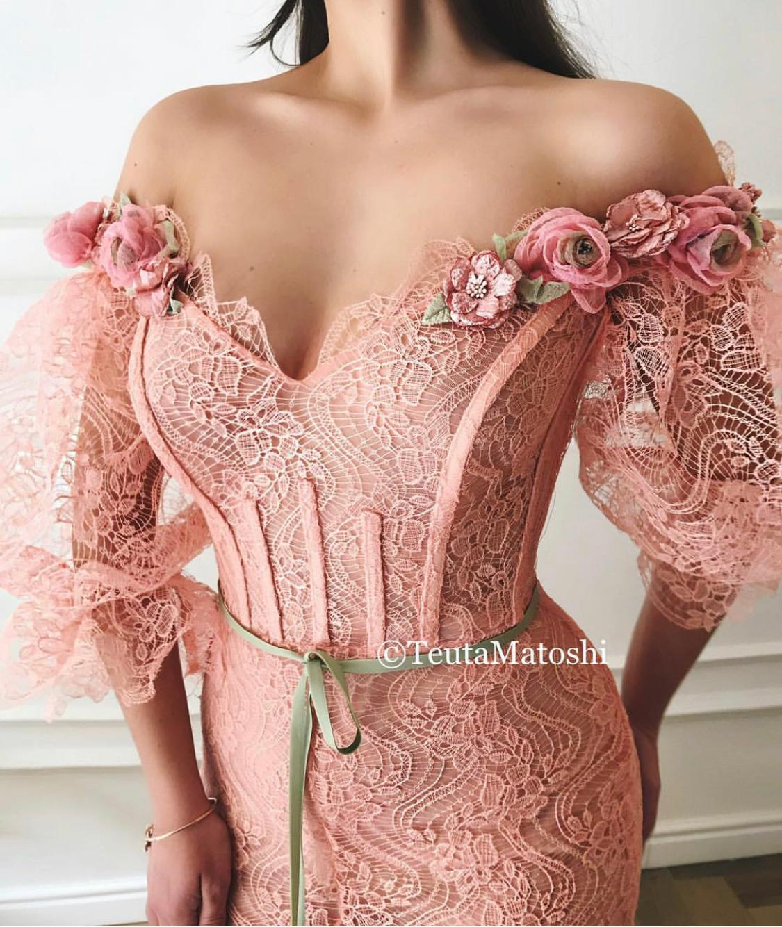 Pink mermaid dress with embroidery and short sleeves