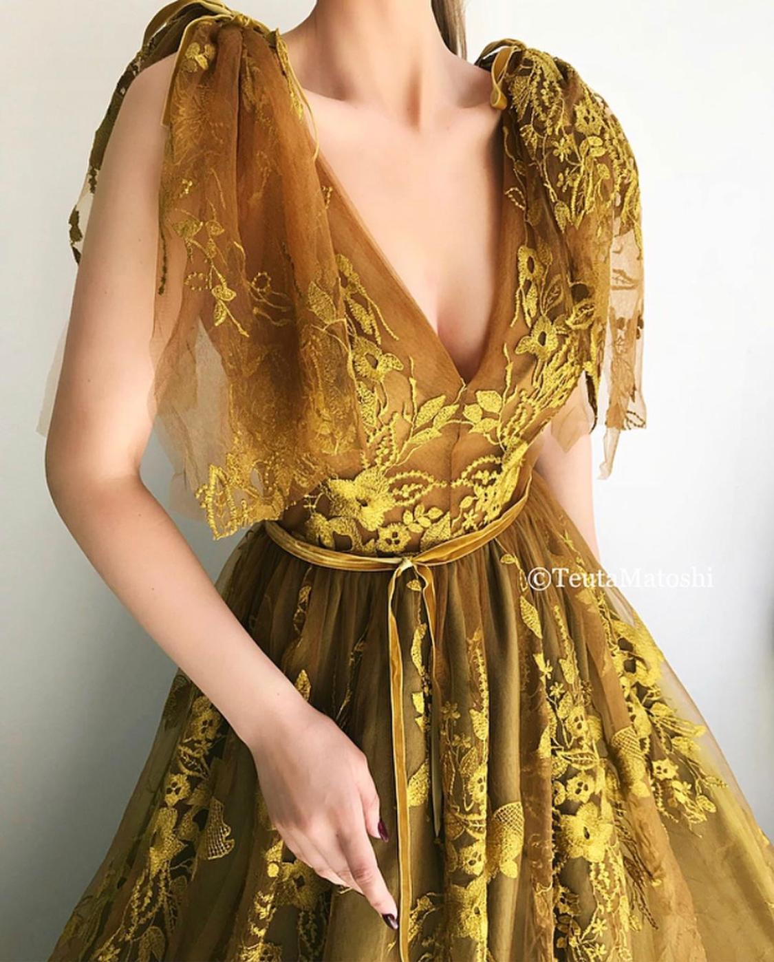 Gold A-Line dress with v-neck, no sleeves, lace and embroidery