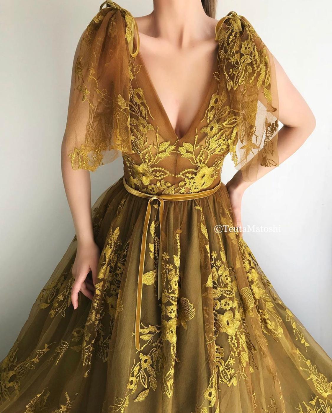 Gold A-Line dress with v-neck, no sleeves, lace and embroidery