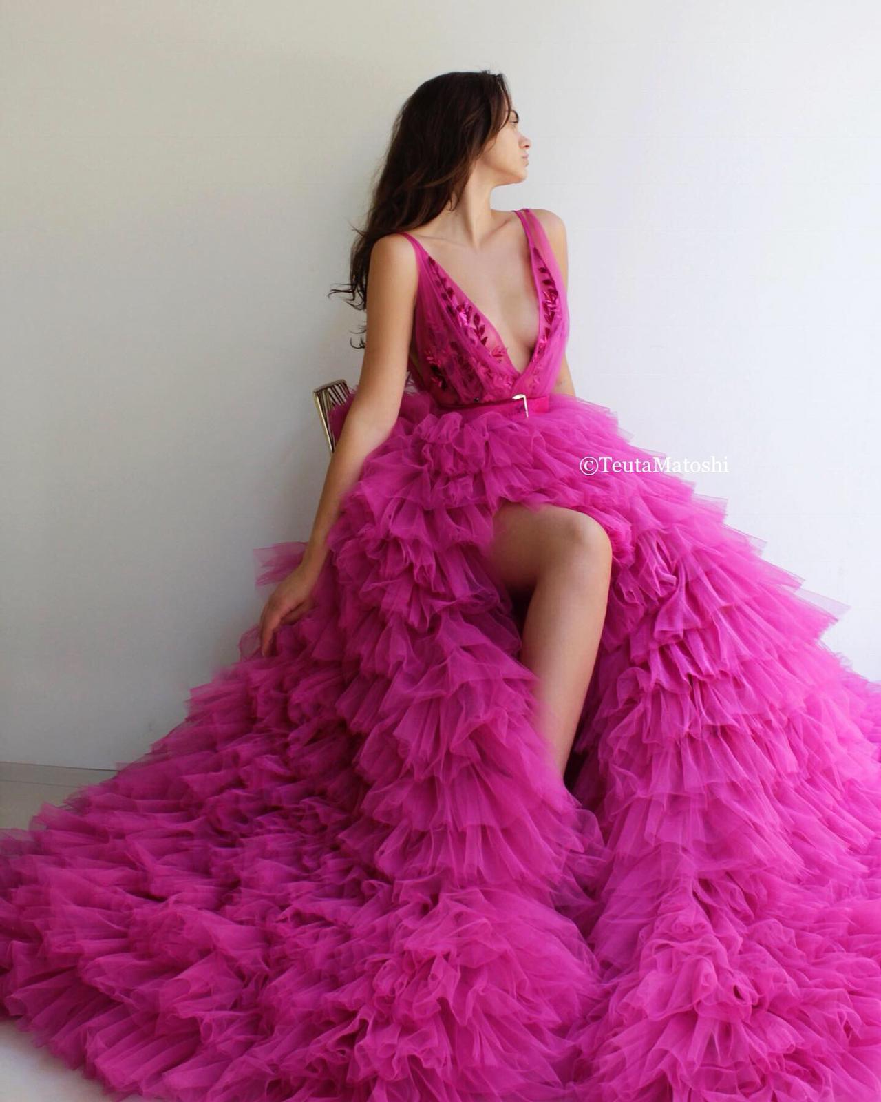 Pink A-Line dress with belt, v-neck, no sleeves and embroidery