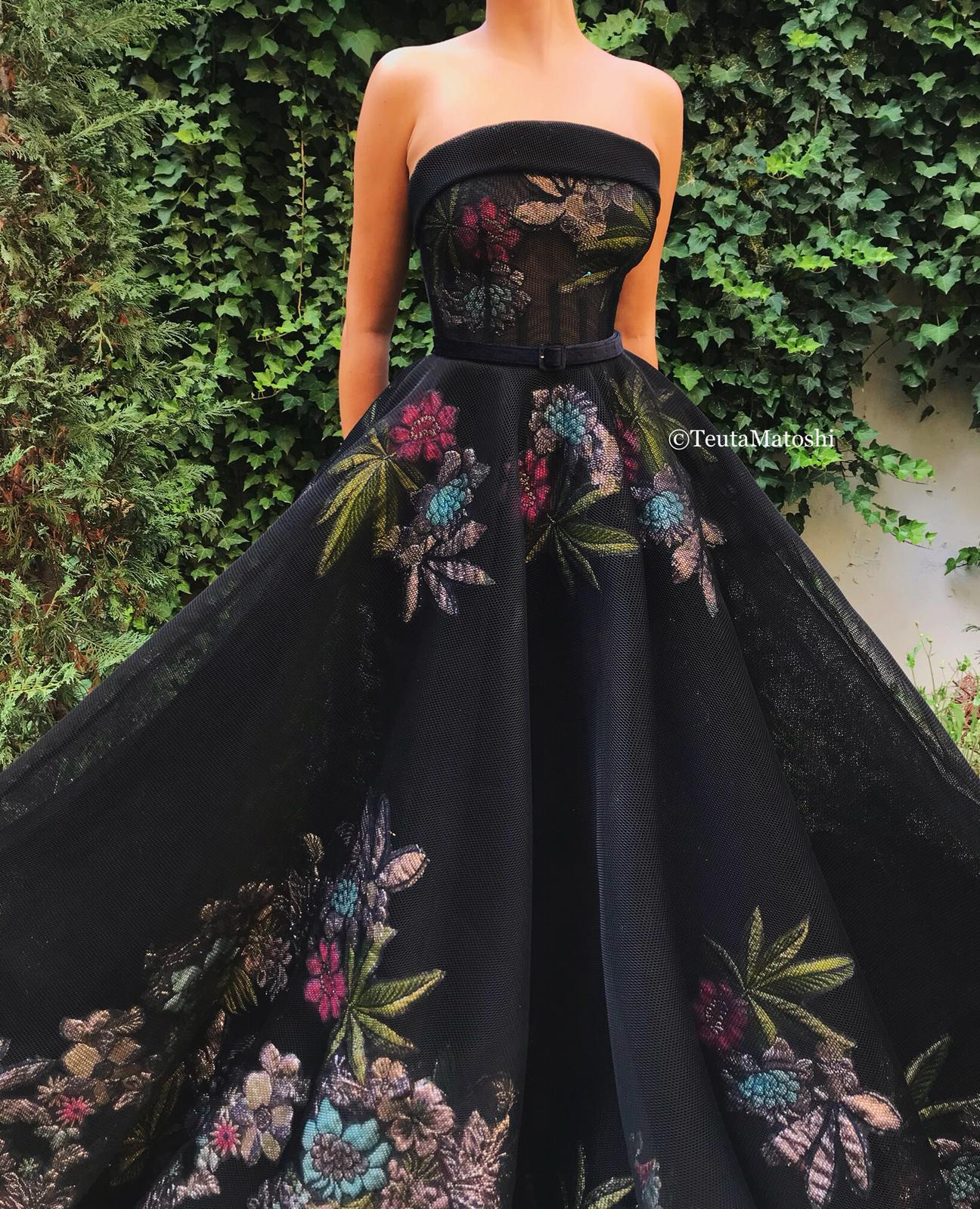Black A-Line dress with belt, no sleeves and embroidery