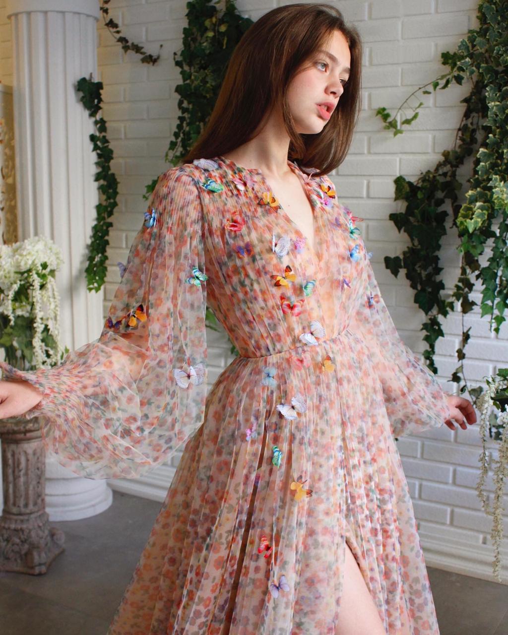 Colorful A-Line dress with v-neck and embroidery