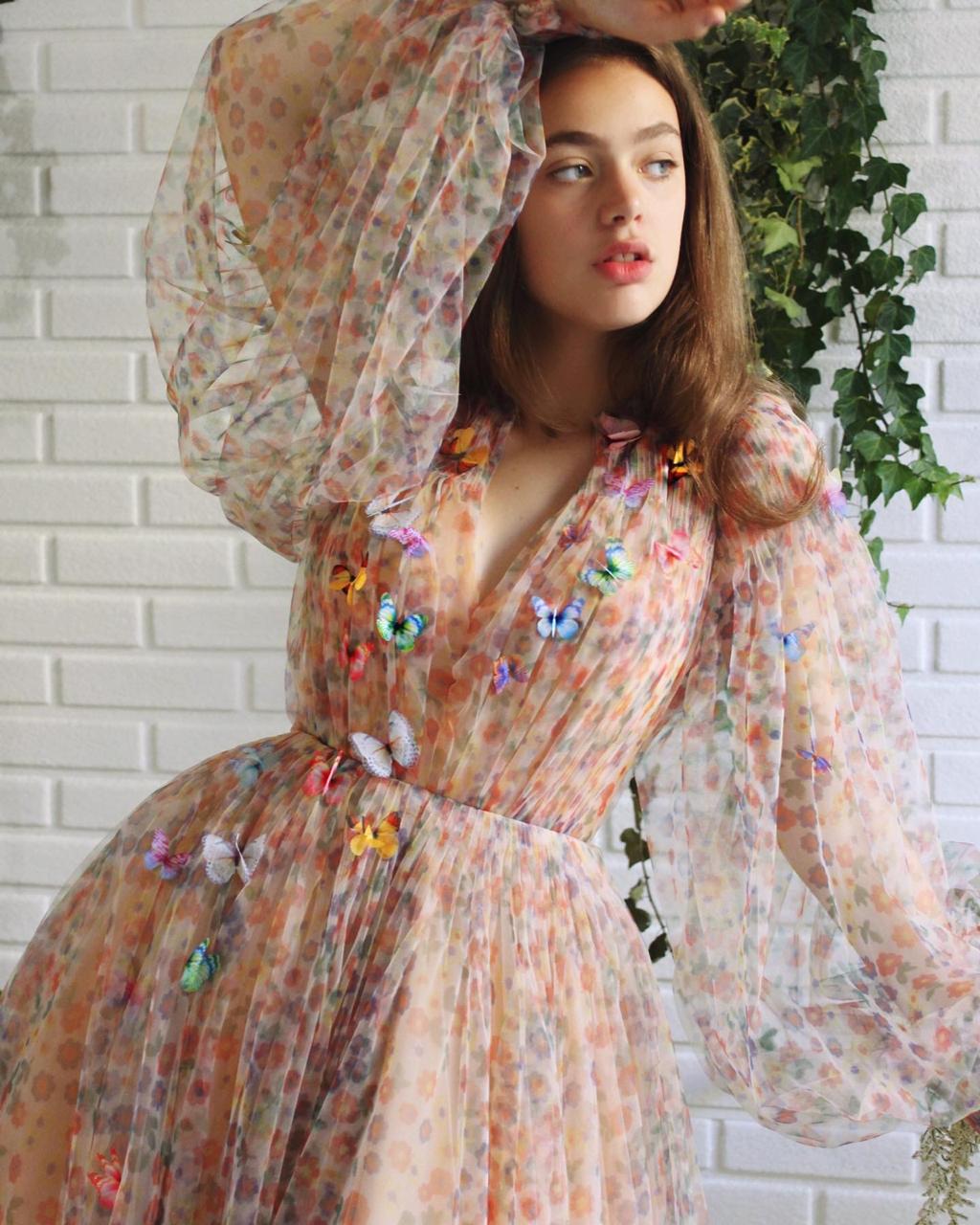 Colorful A-Line dress with v-neck and embroidery