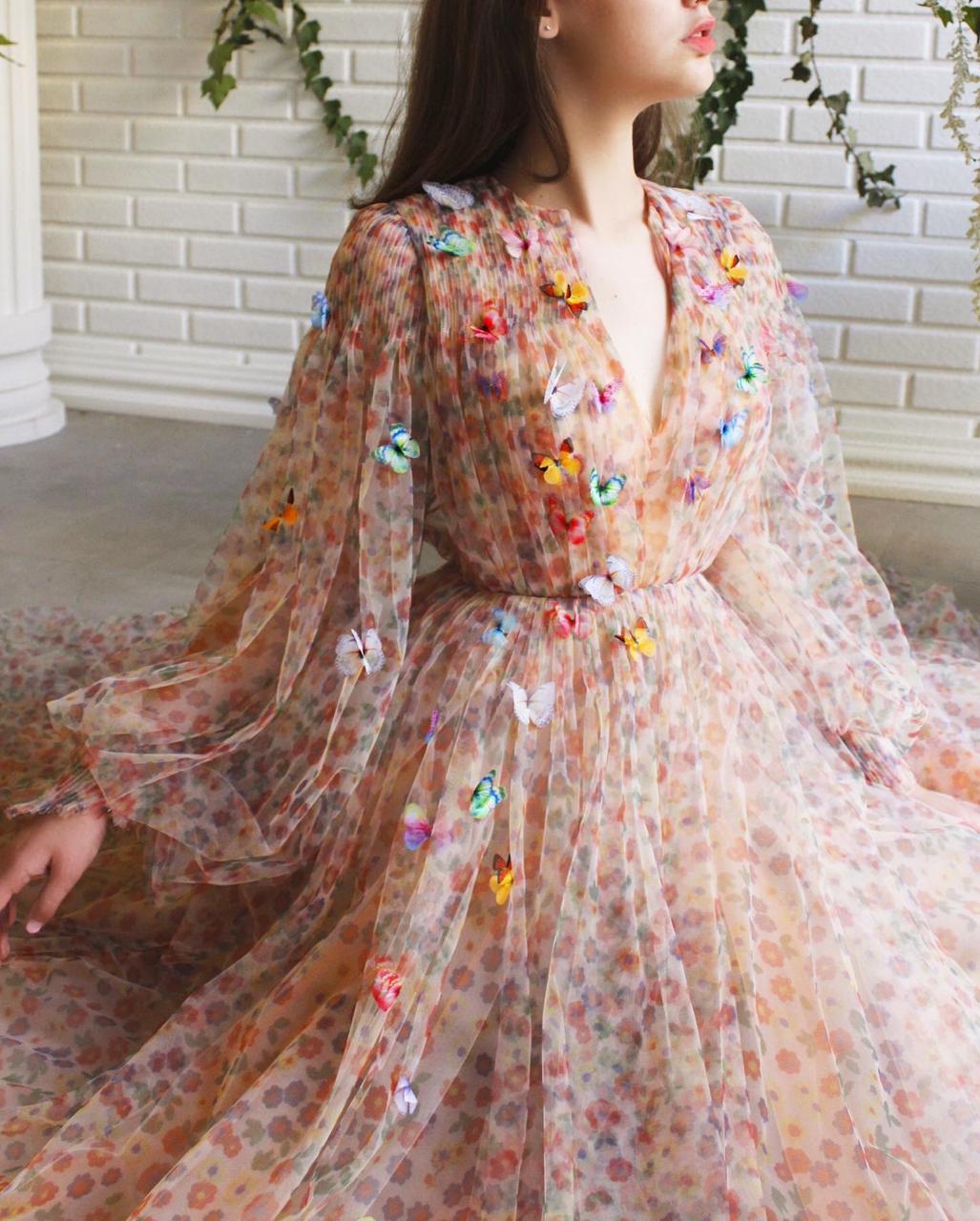 Colorful A-Line dress with v-neck and embroidery