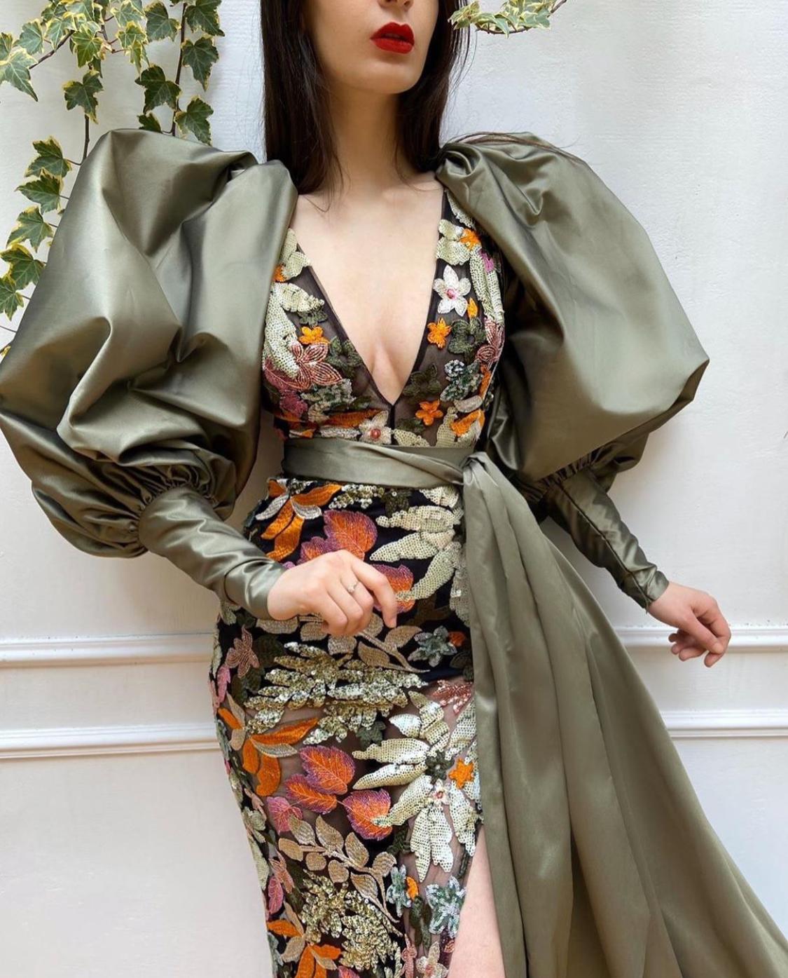 Green mermaid dress with v-neck, long sleeves and embroidery