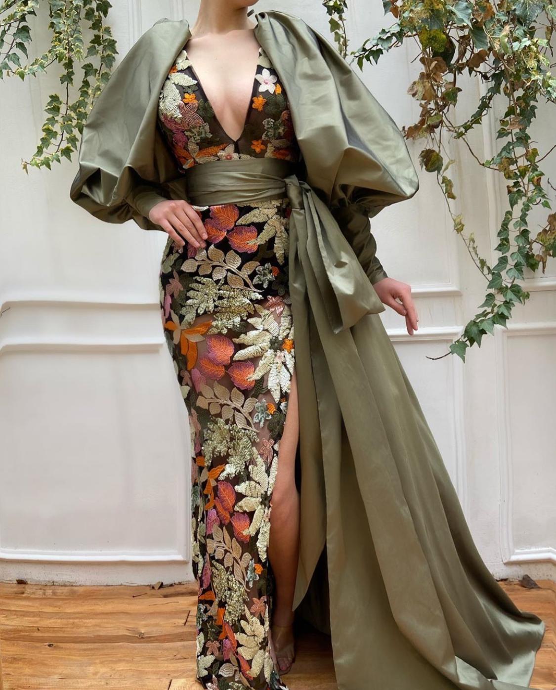 Green mermaid dress with v-neck, long sleeves and embroidery