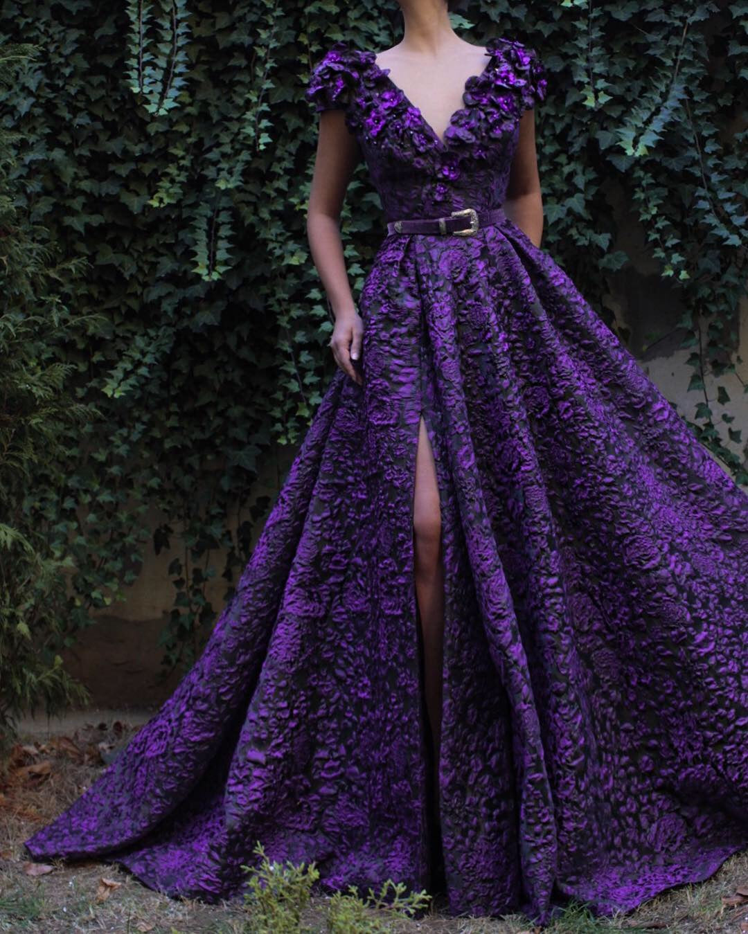Purple A-Line dress with belt, no sleeves, v-neck and embroidery