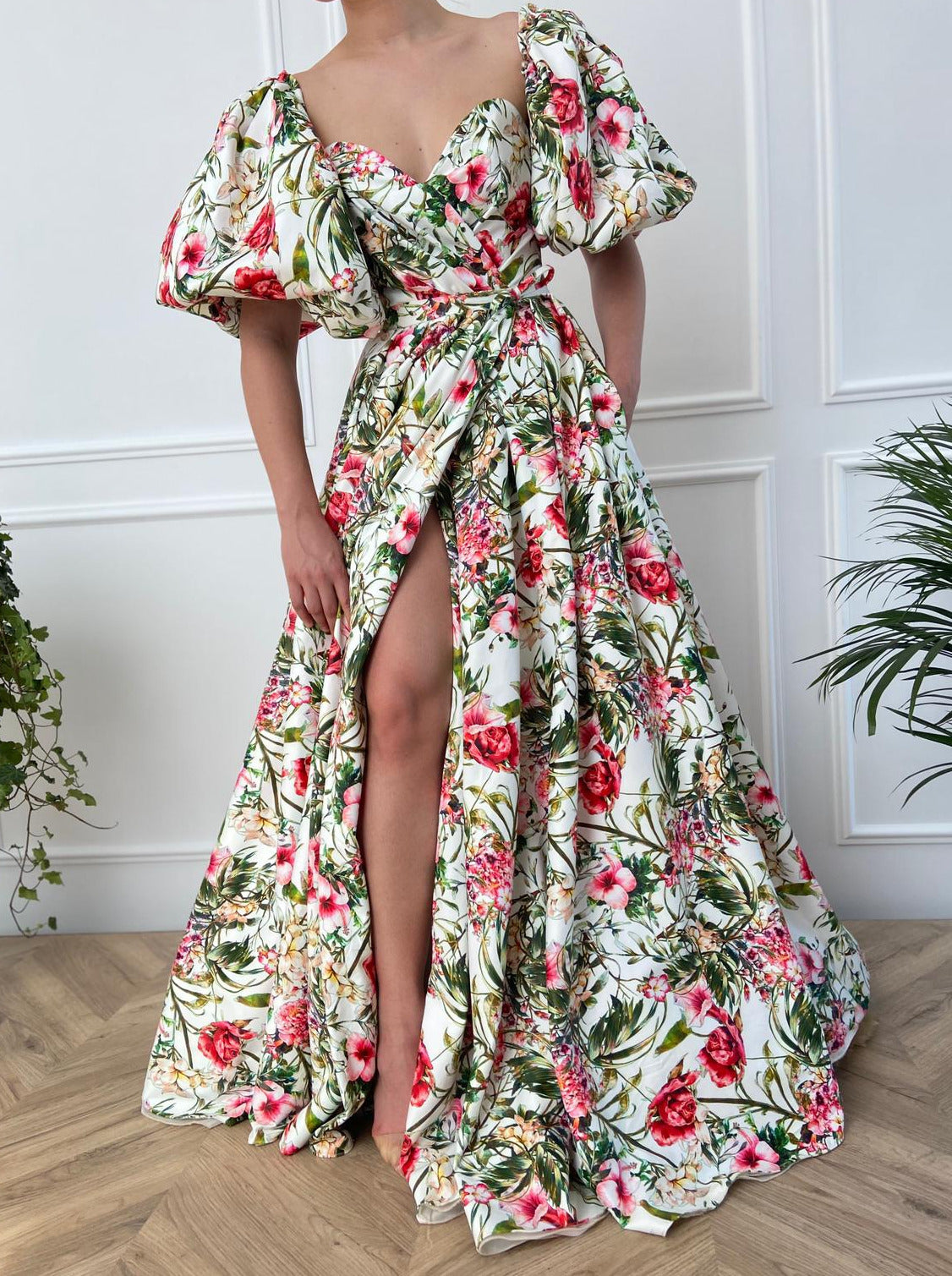 Colorful A-Line dress with short sleeves and printed flowers