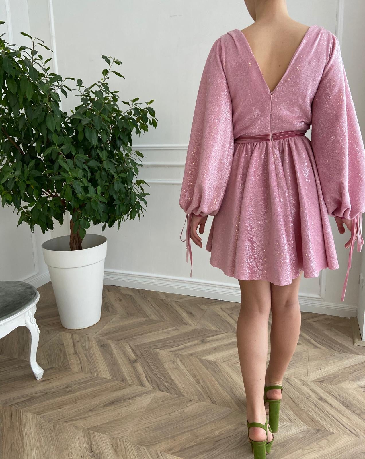 Pink mini dress with v-neck and long sleeves