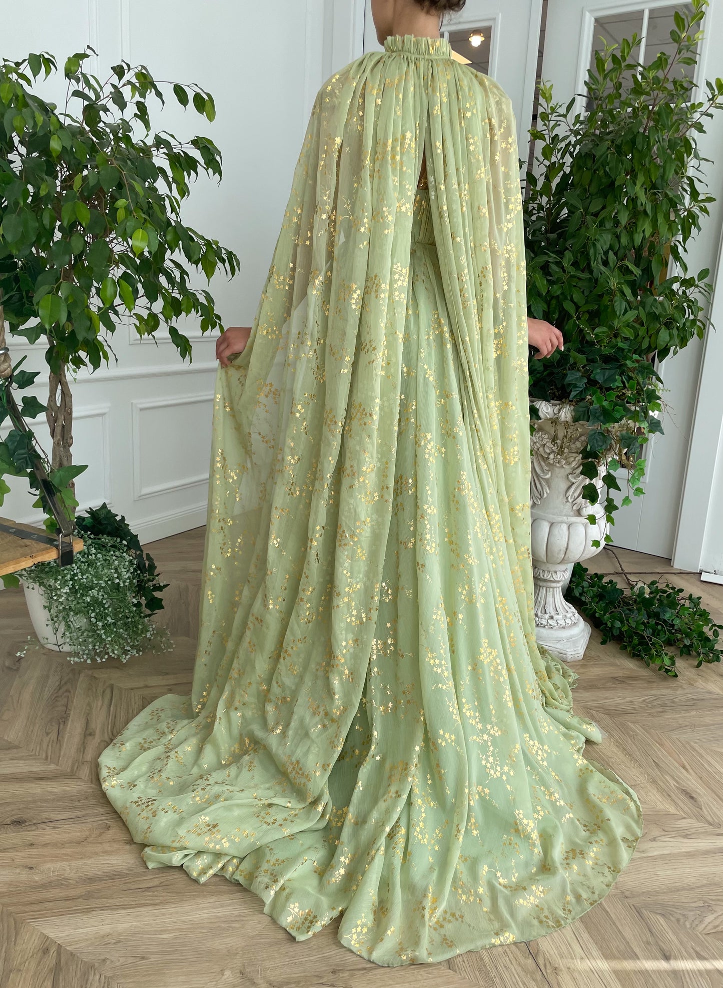 Green A-Line dress with no sleeves, v-neck and cape 