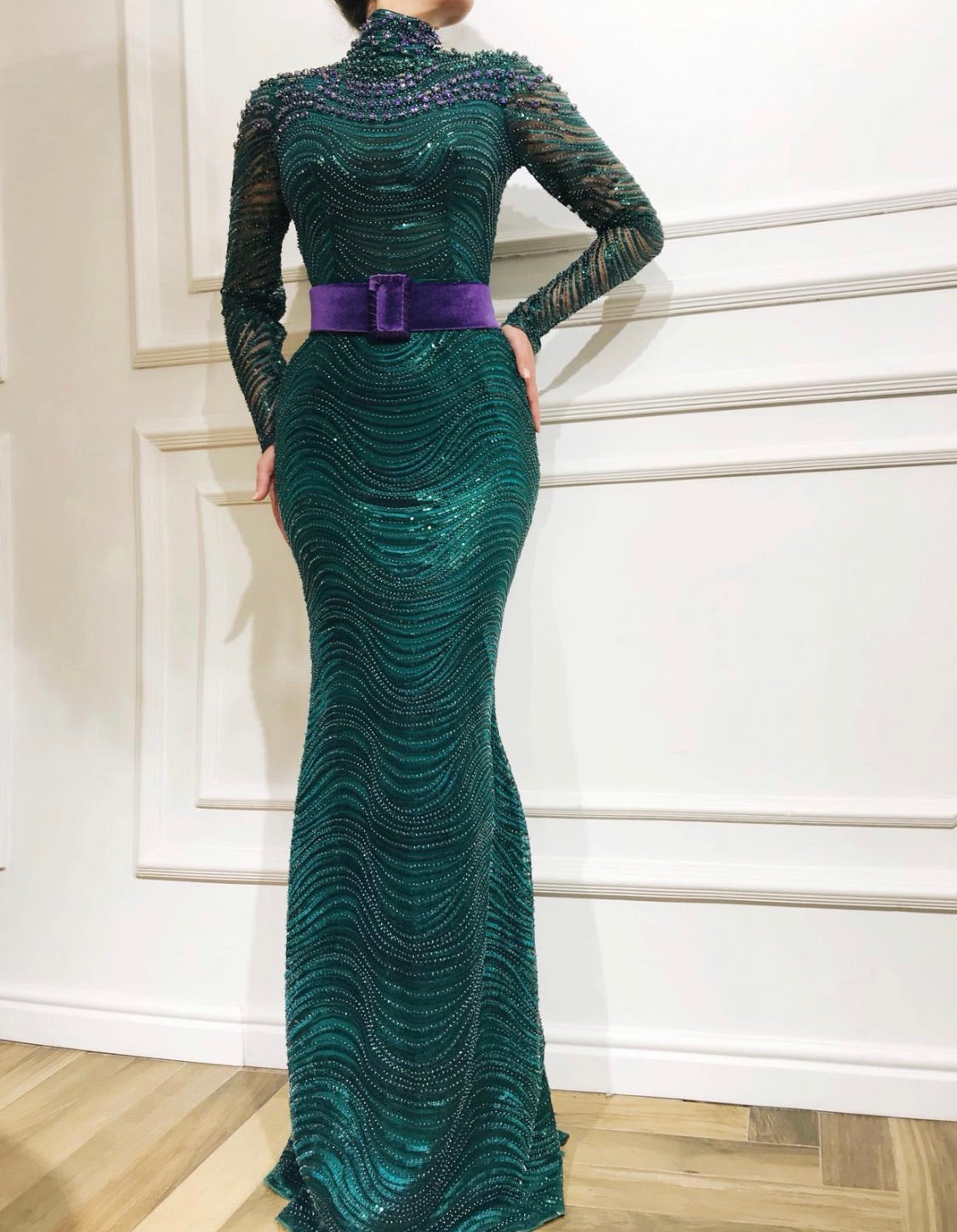 Green mermaid dress with long sleeves, embroidery and belt
