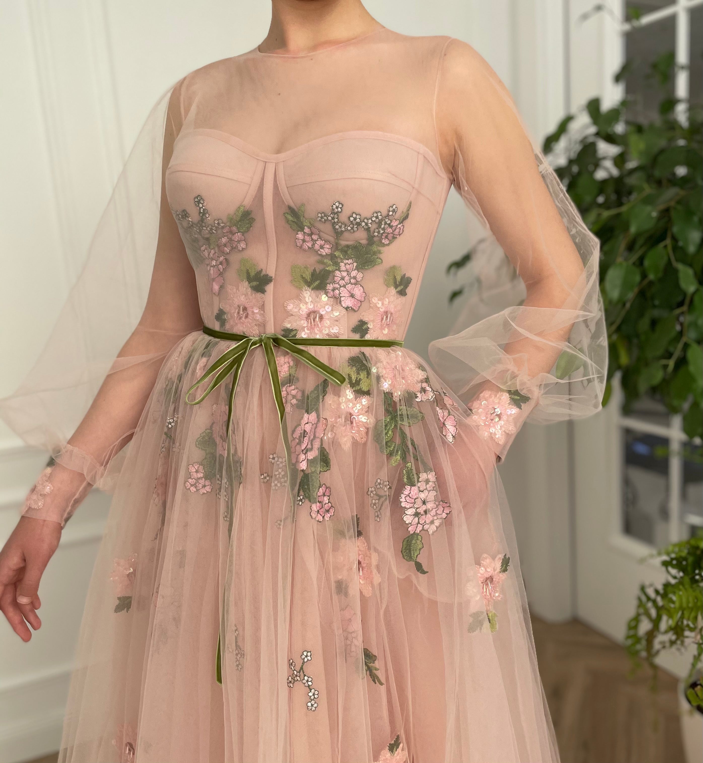 Pink midi dress with long sleeves and embroidery