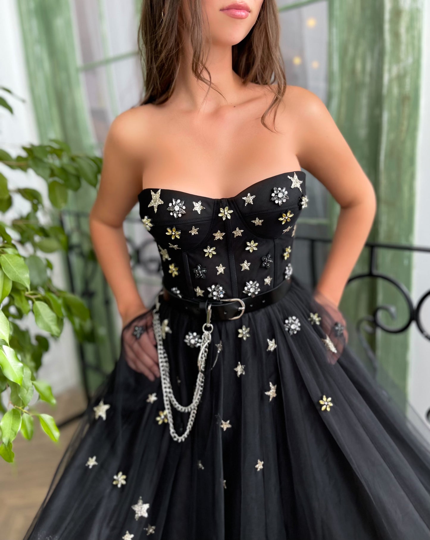 Black midi dress with belt, no sleeves and embroidered stars and flowers