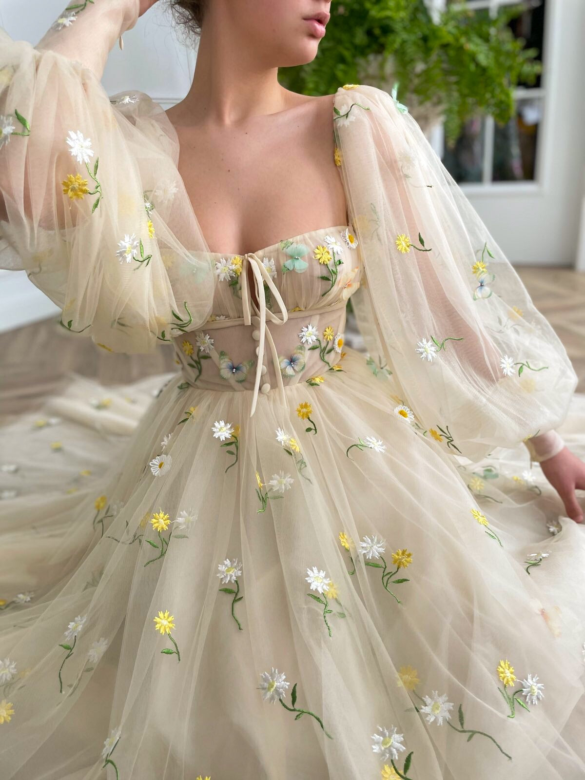 Beige midi dress with long sleeves and flowers