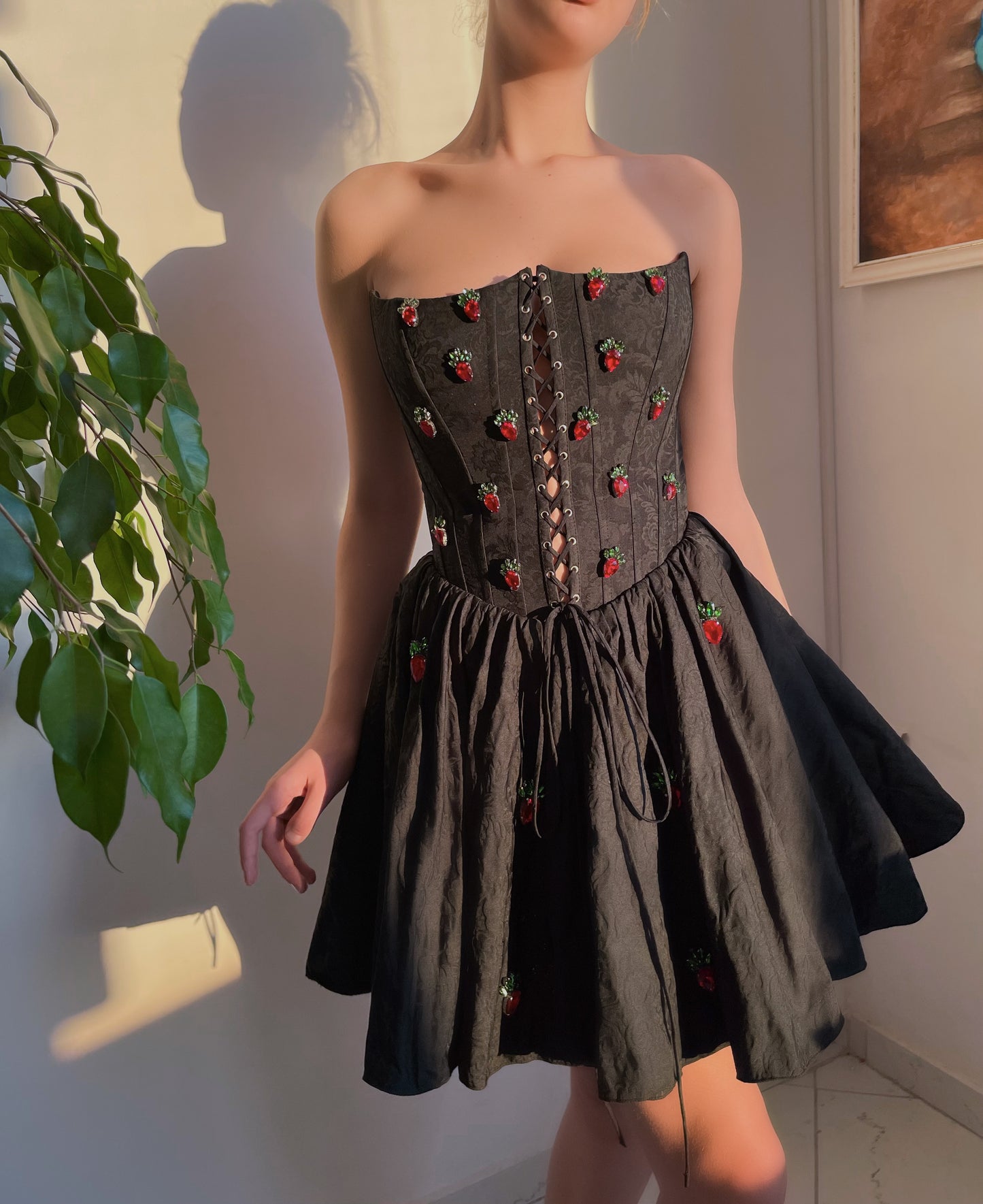 Black mini dress with no sleeves and embroidery