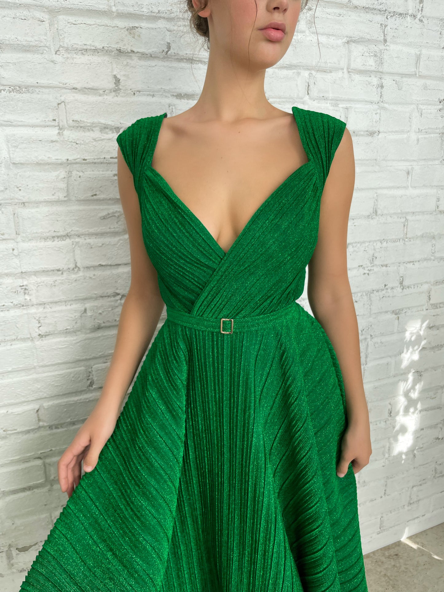 Green midi dress with no sleeves, belt and straps