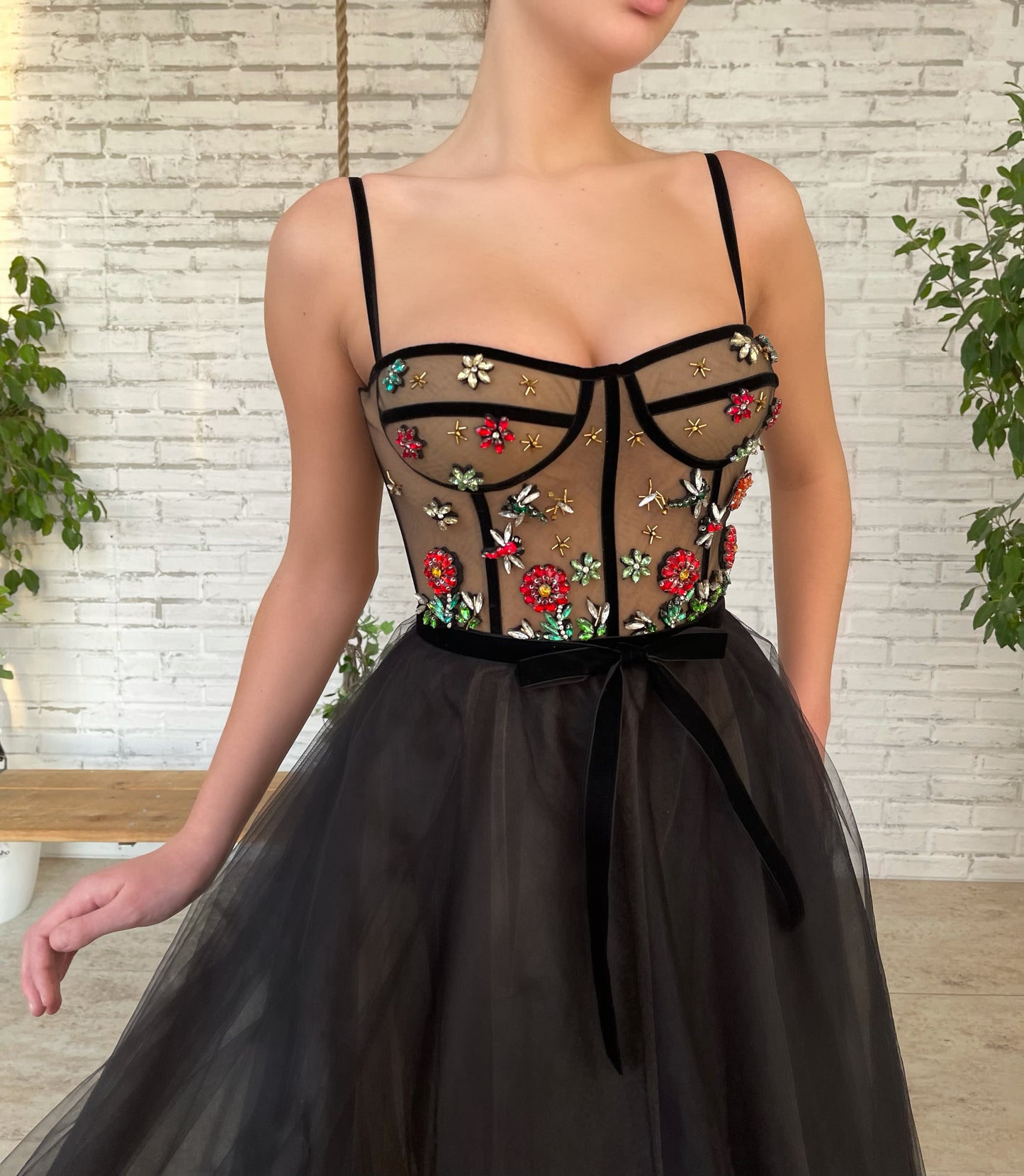 Black midi dress with no sleeves and embroidery