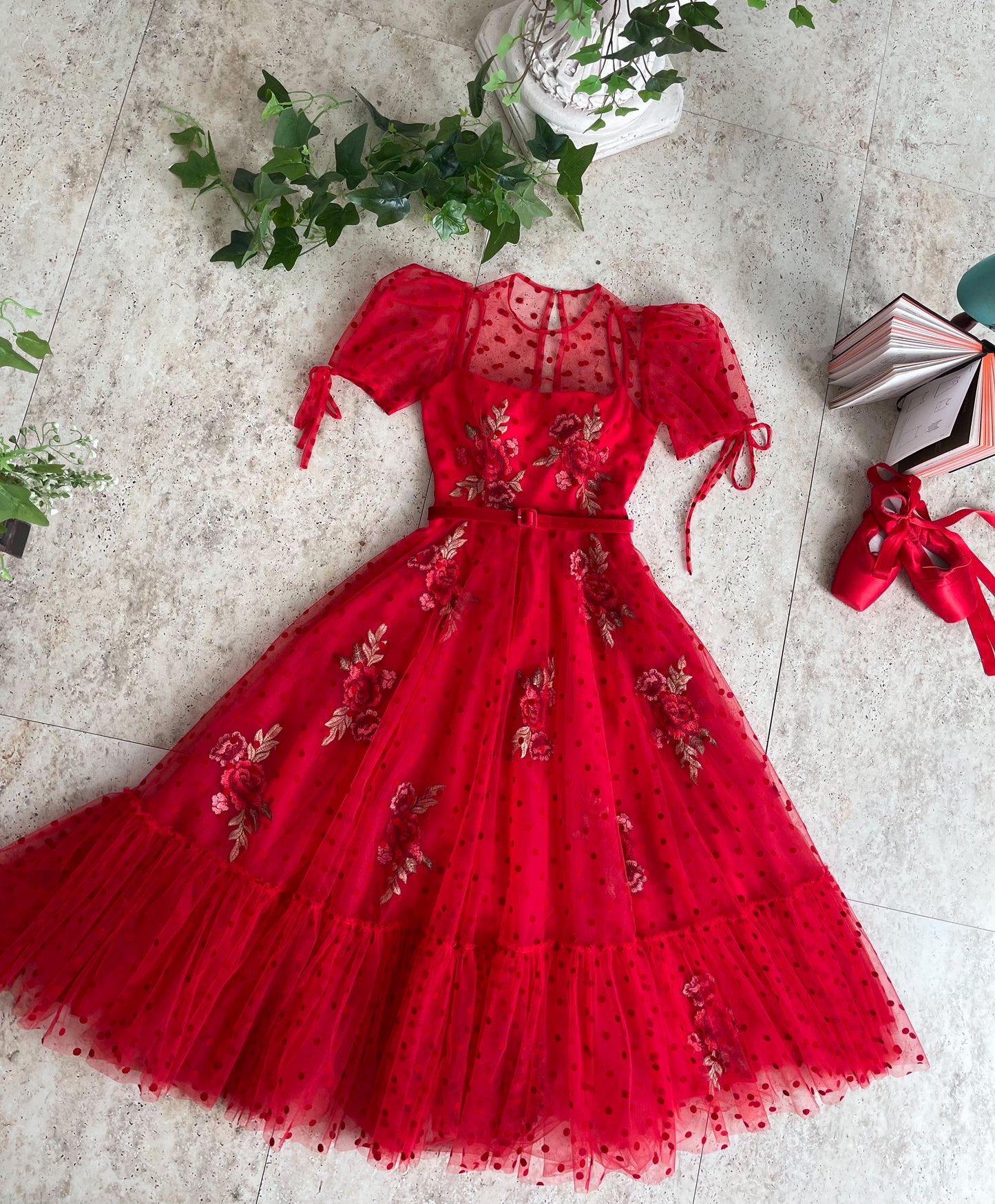 Red midi dress with belt, short sleeves and embroidery