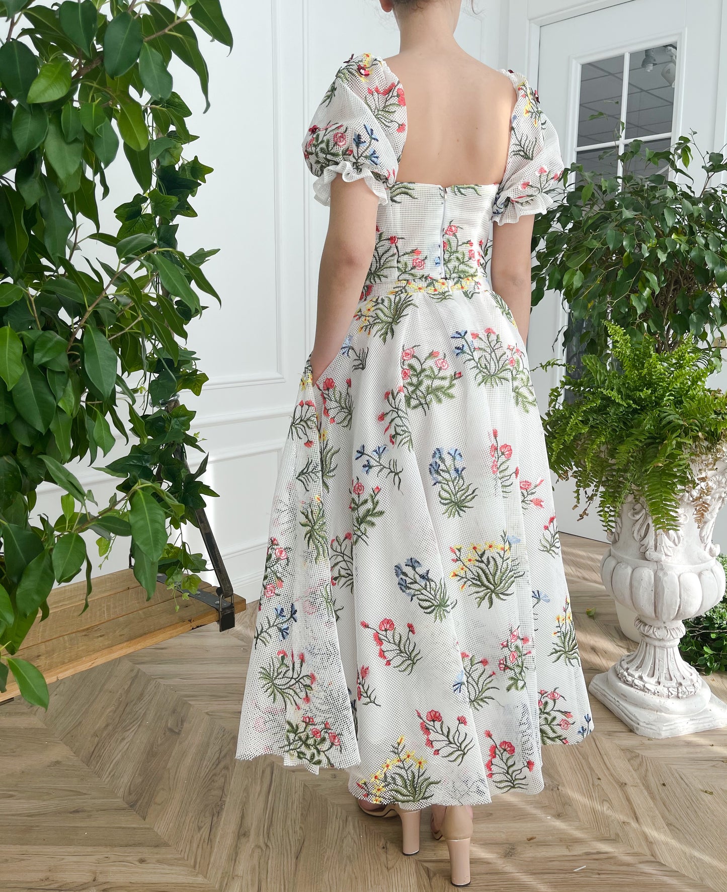 White two piece dress with embroidery and short sleeves