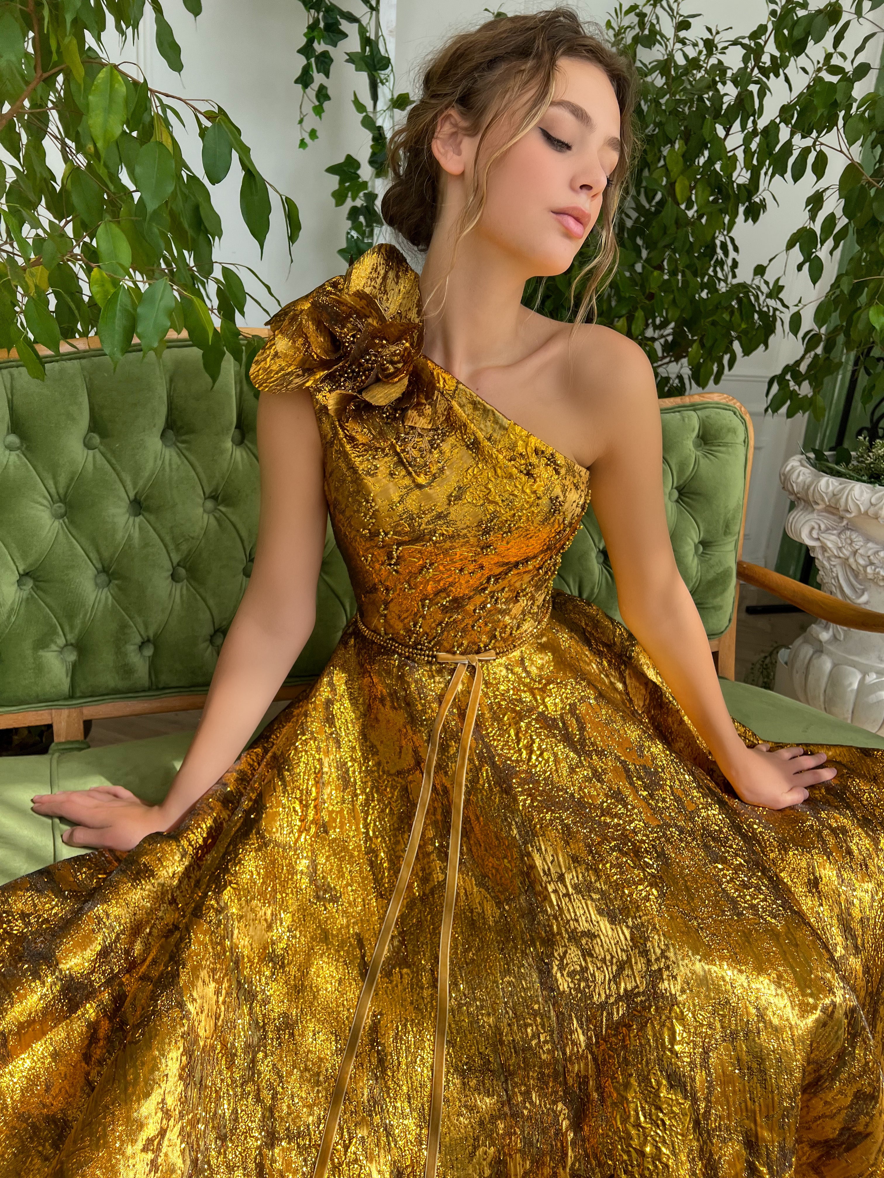 Gold midi dress with one shoulder sleeve and embroidery
