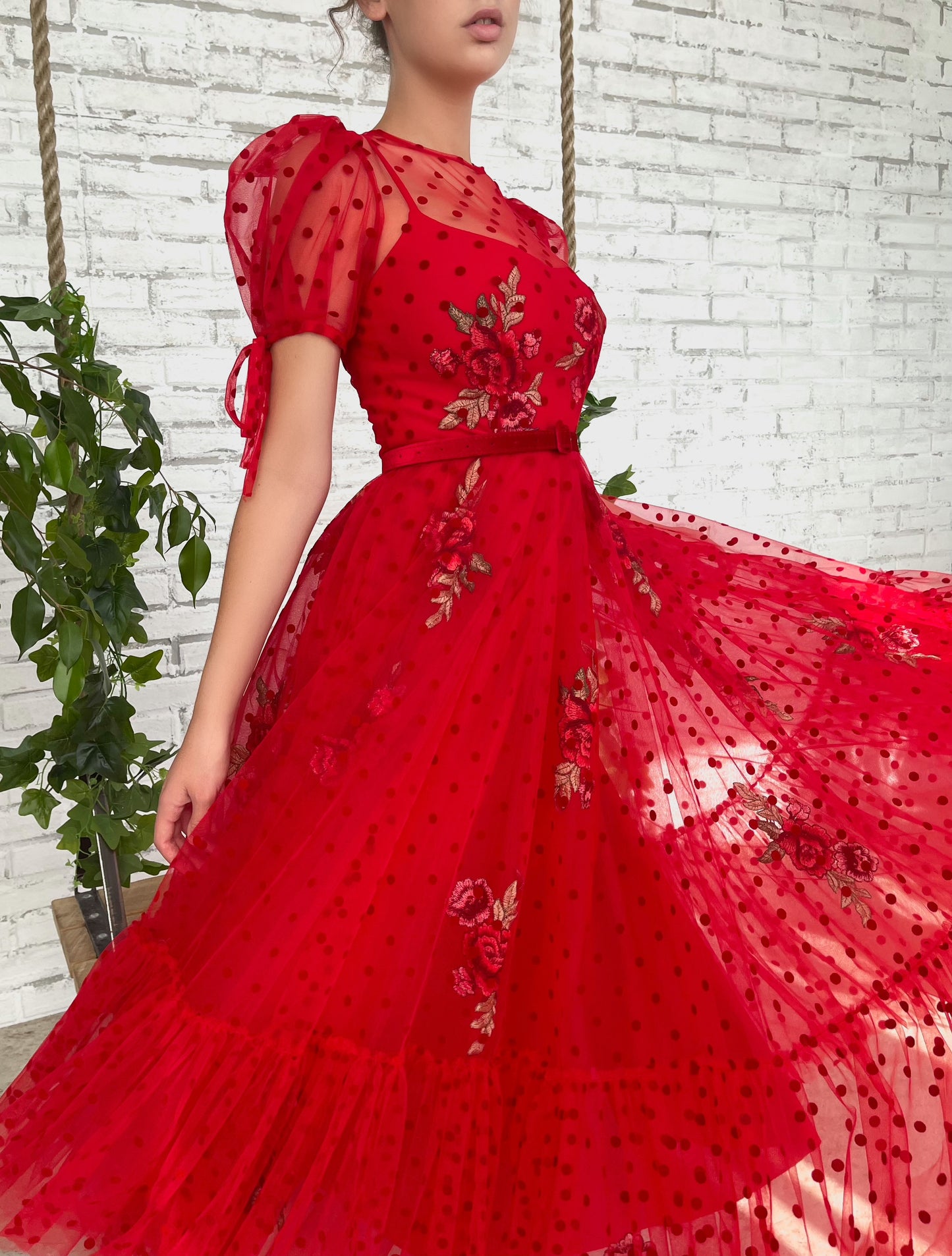 Red midi dress with belt, short sleeves and embroidery