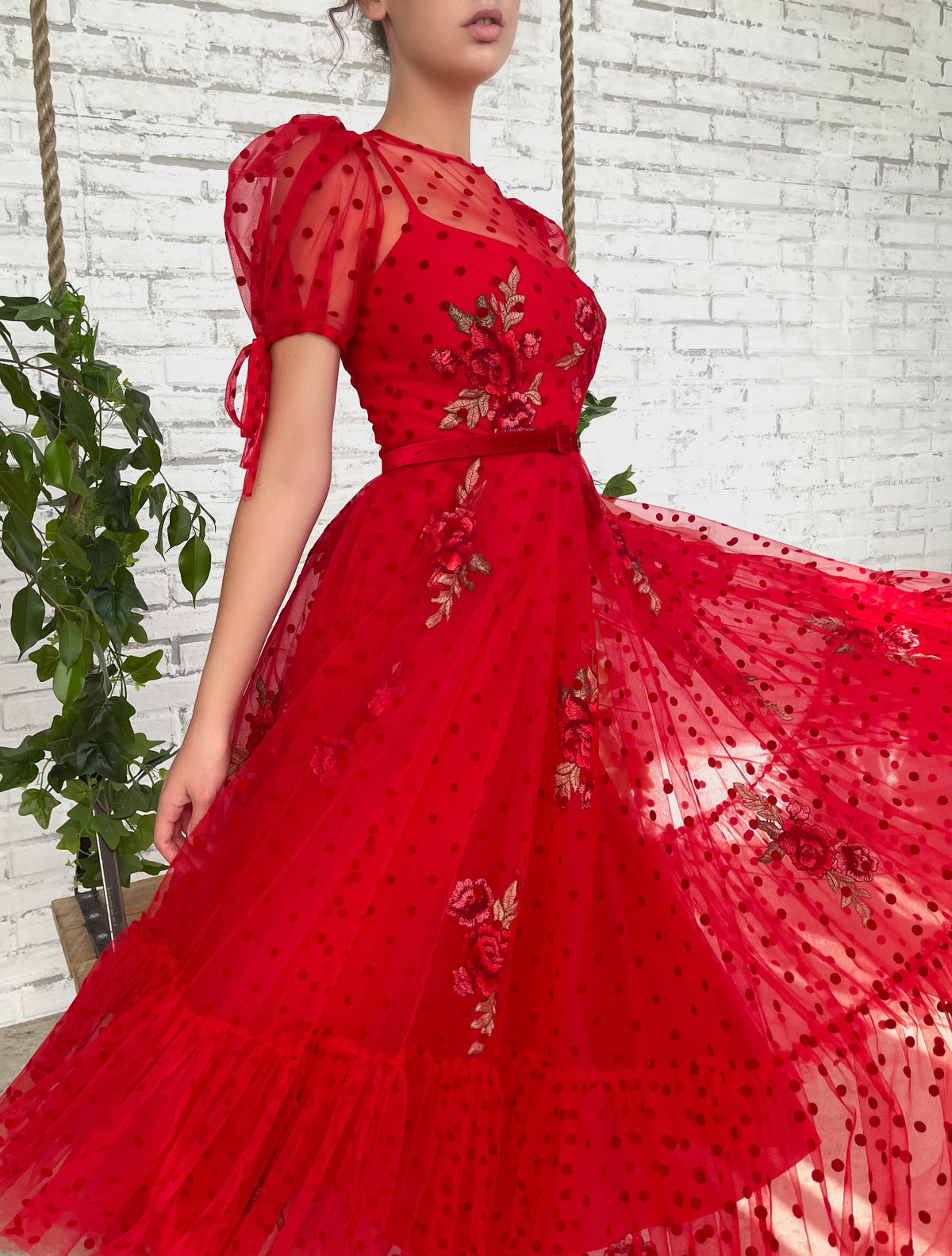 Red midi dress with belt, short sleeves and embroidery