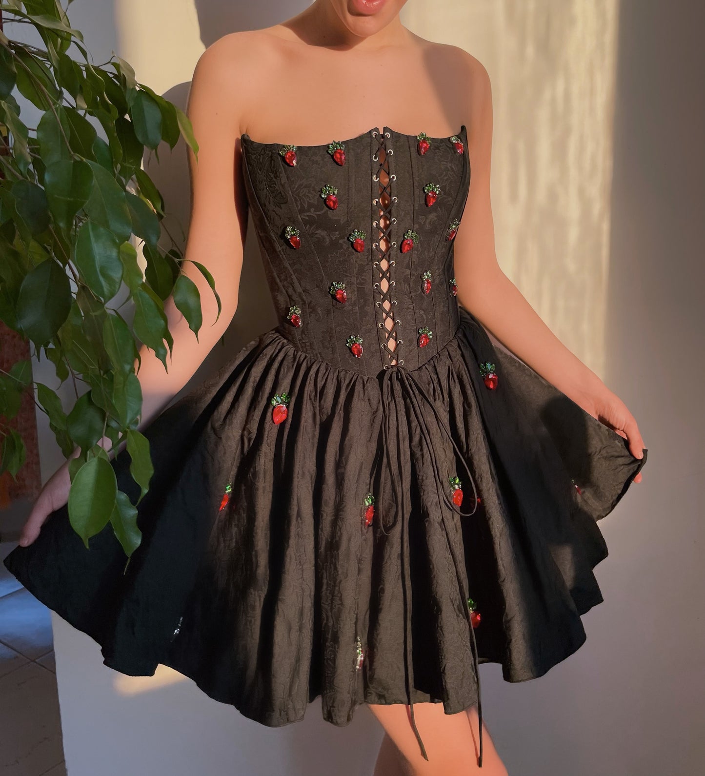 Black mini dress with no sleeves and embroidery