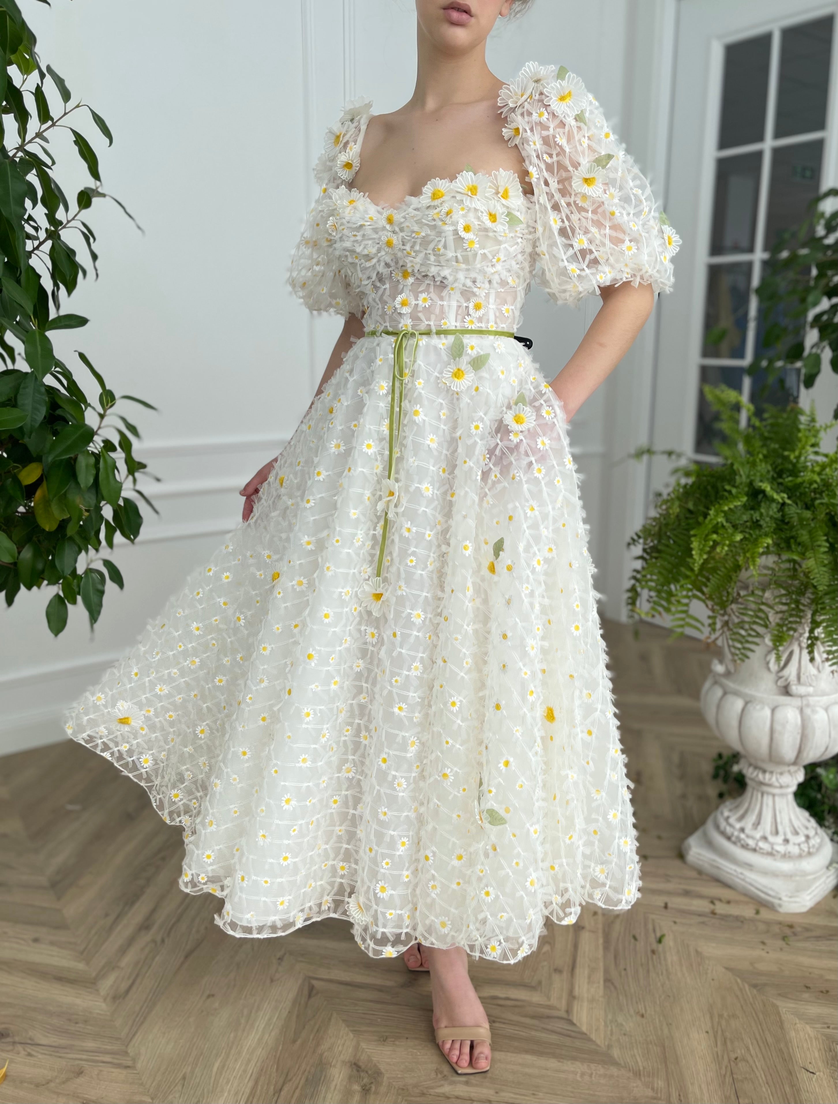 Midi white bridal dress with daisies, short sleeves and embroidered flowers