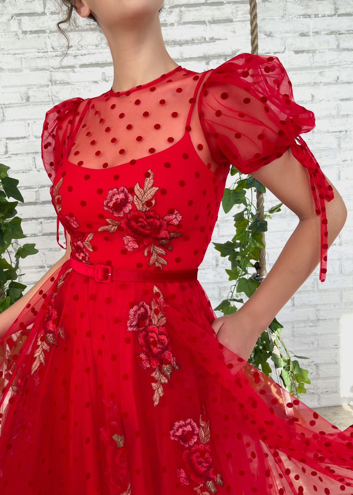 Red midi dress with belt, short sleeves and embroidery