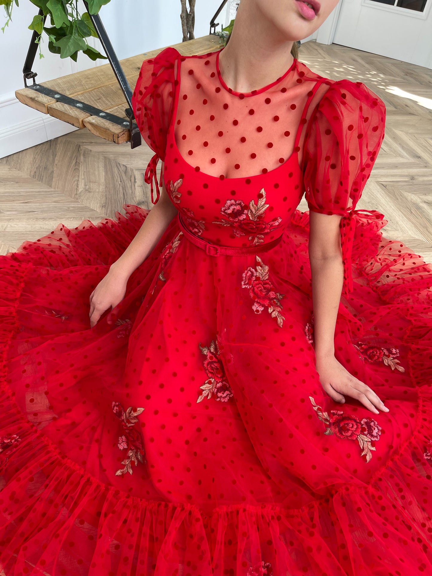 Red midi dress with belt, short sleeves and embroidery