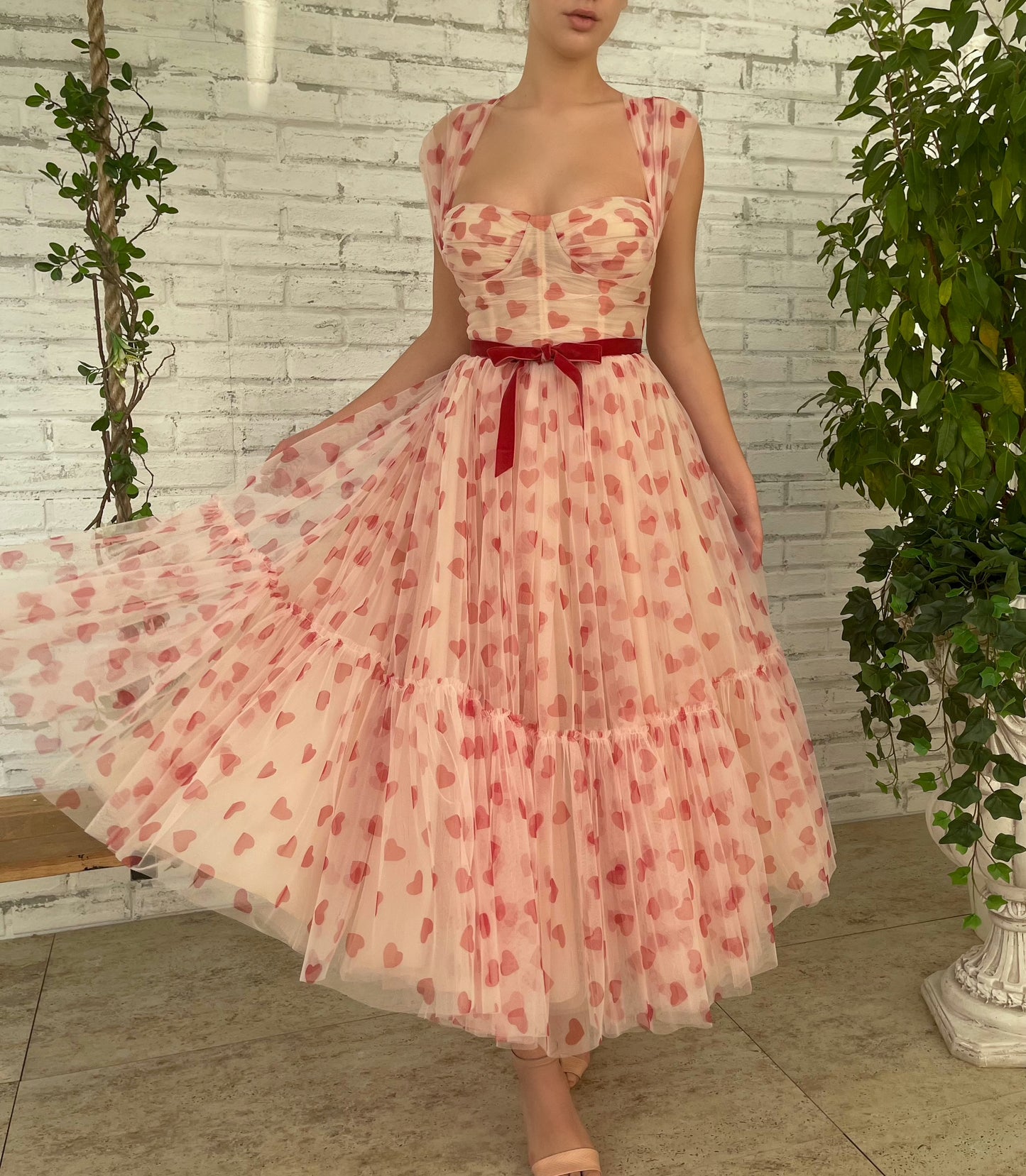 Red midi dress with straps and hearty fabric