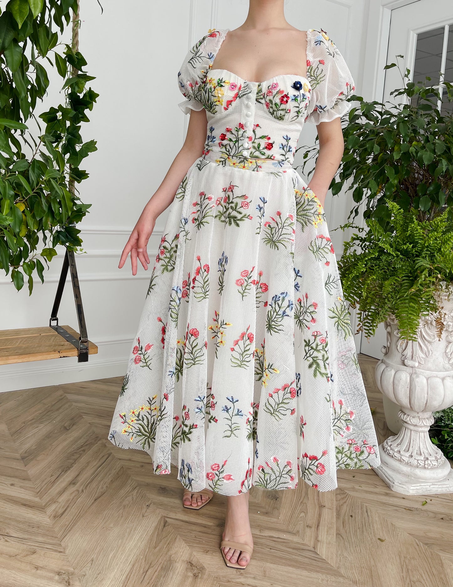 White two piece dress with embroidery and short sleeves