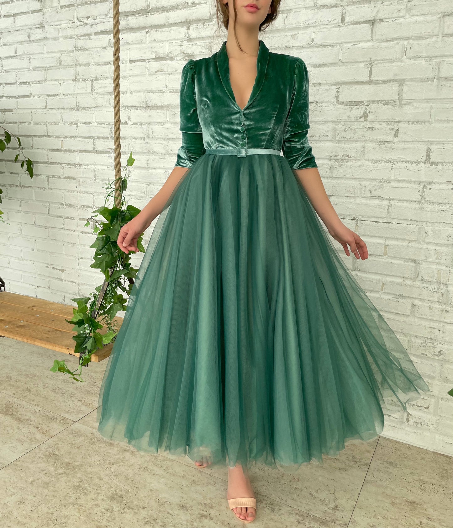 Green midi dress with belt and long sleeves