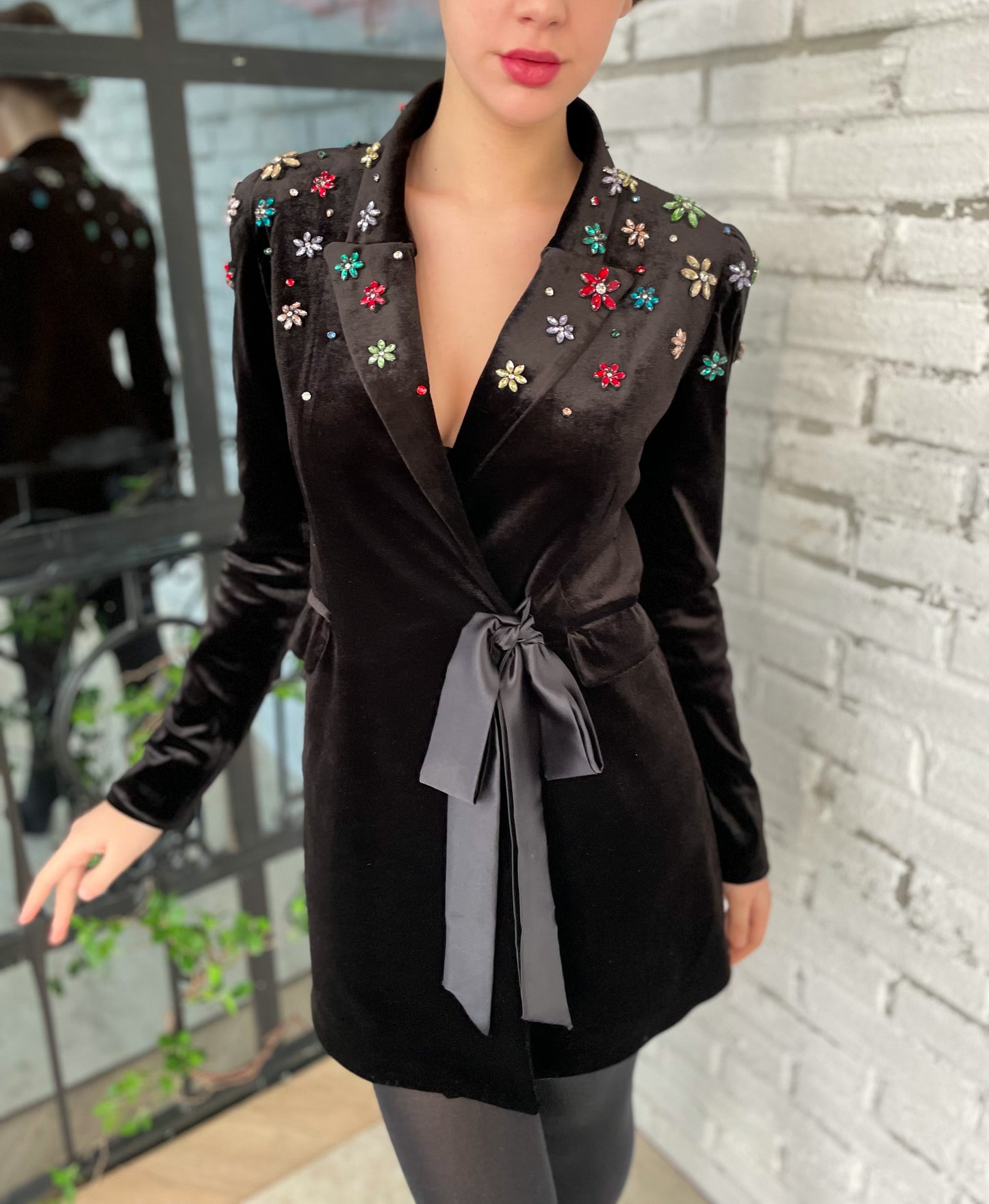 Black jacket with long sleeves and embroidery