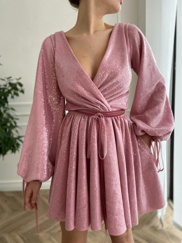 Pink mini dress with v-neck and long sleeves
