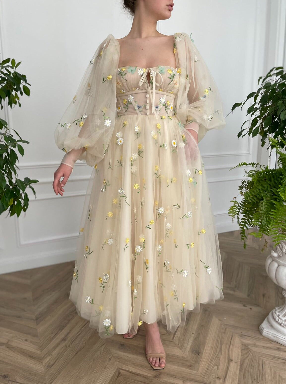 Beige midi dress with long sleeves and flowers