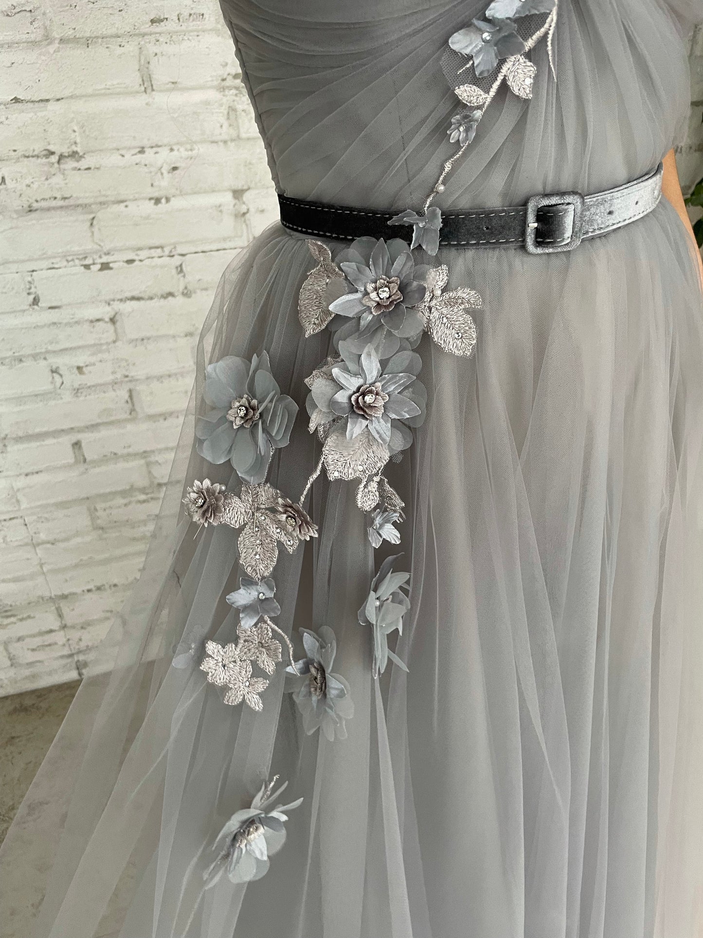 Grey midi dress with spaghetti straps, belt and embroidery