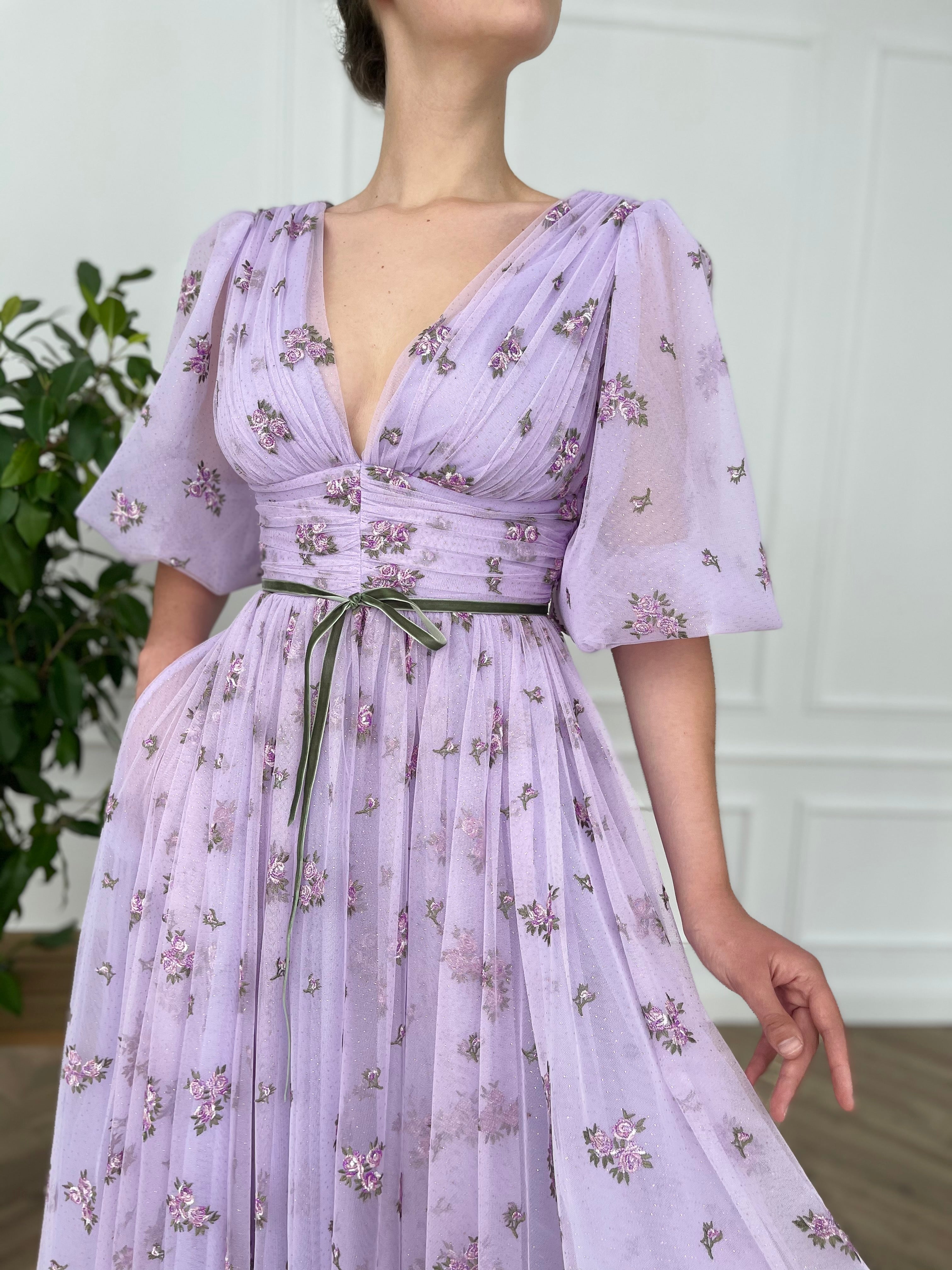 Purple midi dress with v-neck and short sleeves