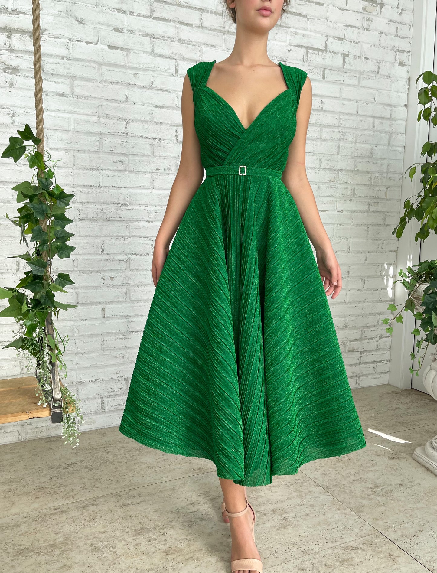 Green midi dress with no sleeves, belt and straps
